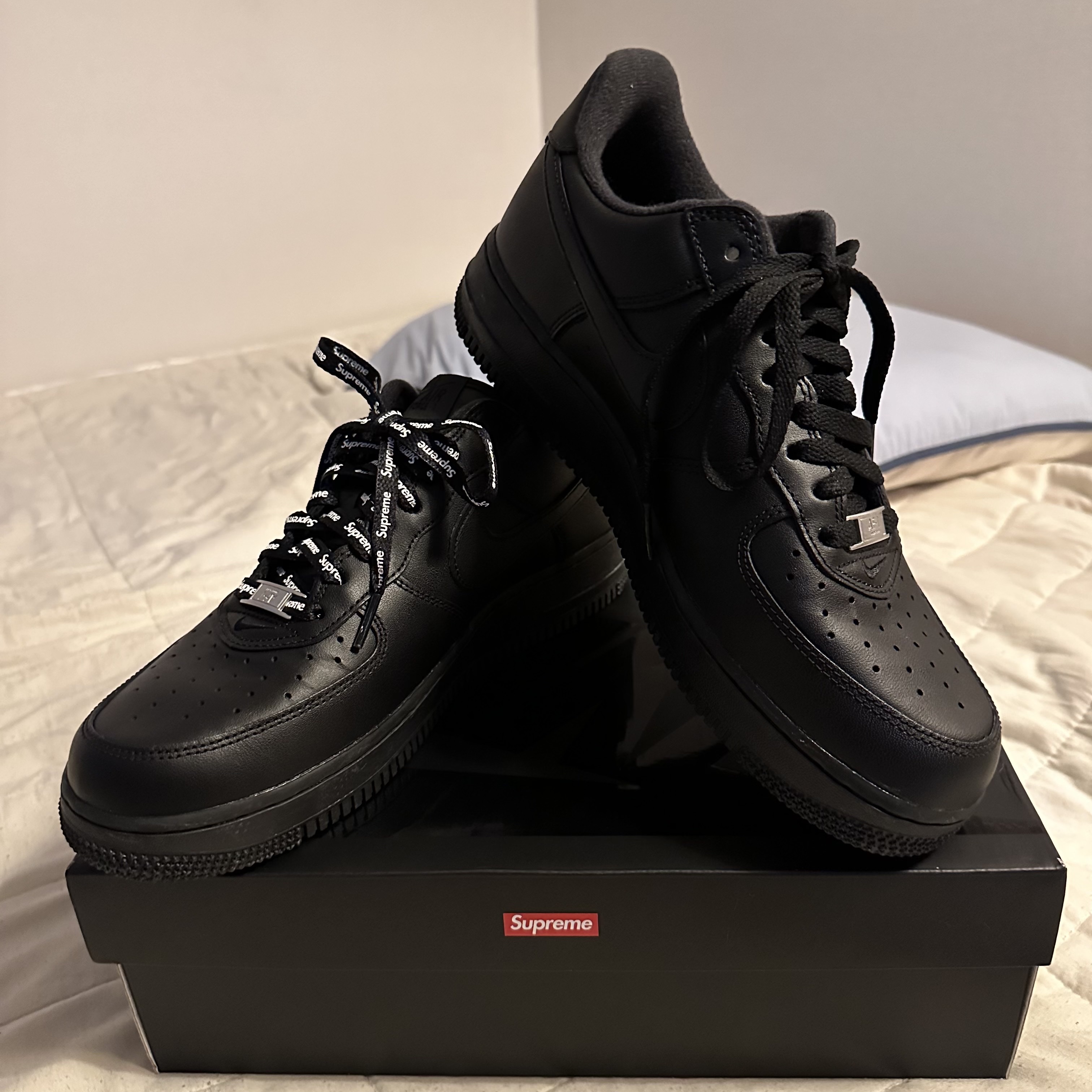 Nike x Supreme Air Force 1 Low Black 착용 스타일