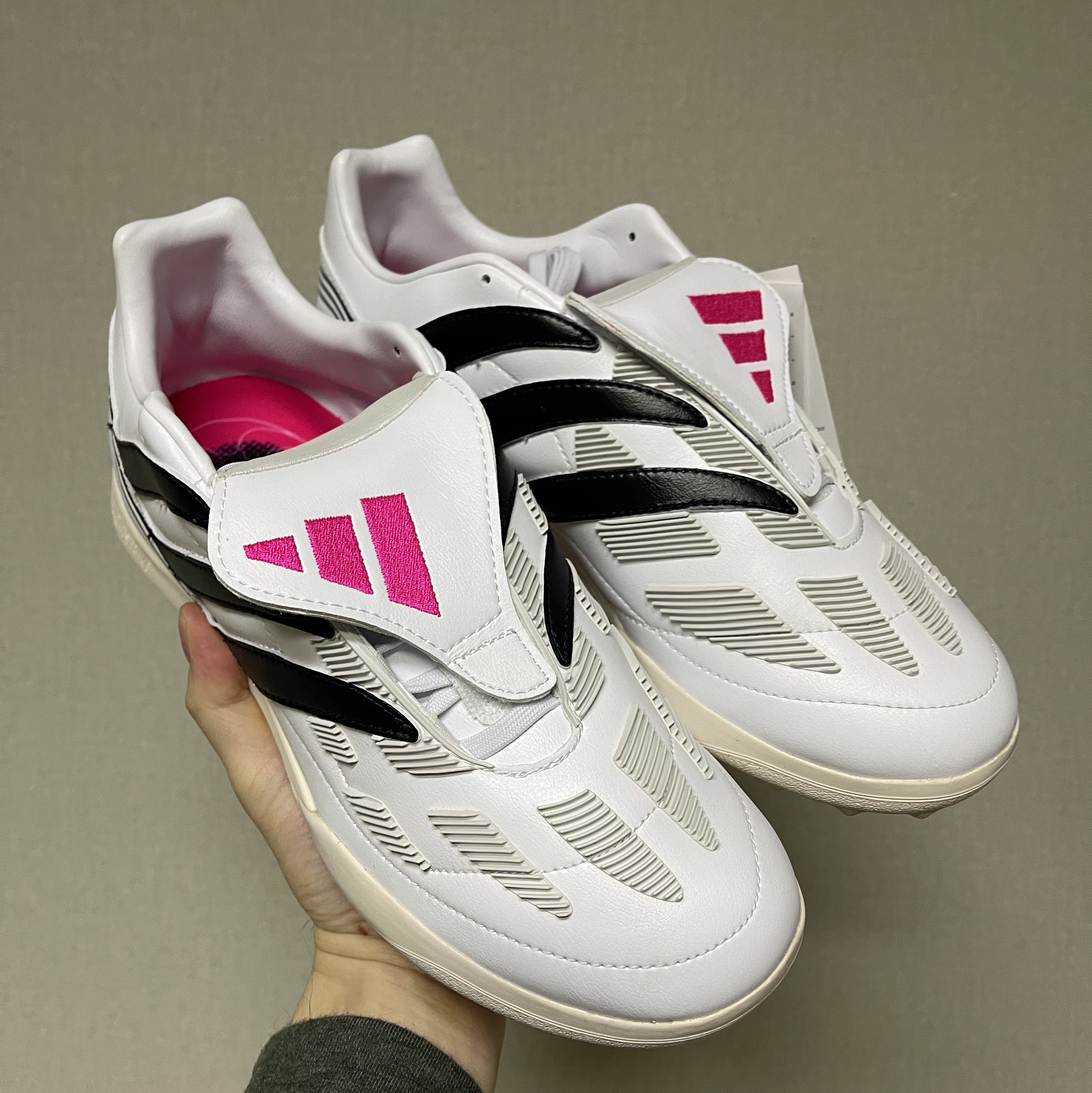 Adidas Predator Precision.1 TF Cloud White Team Shock Pink 착용 스타일 - 3