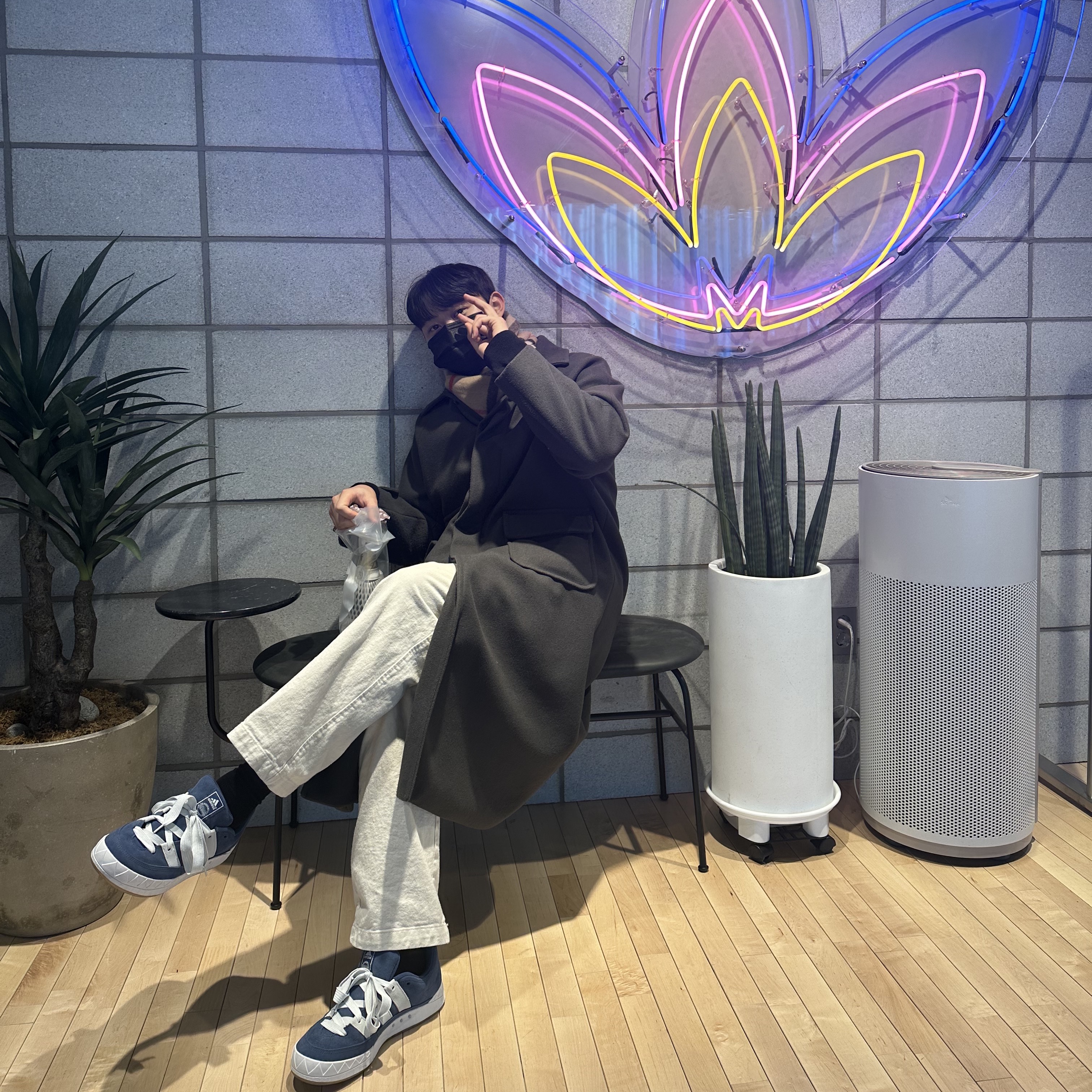 Adidas Adimatic Night Marin, Burberry Classic Check Cashmere Muffler Archive Beige 착용 스타일