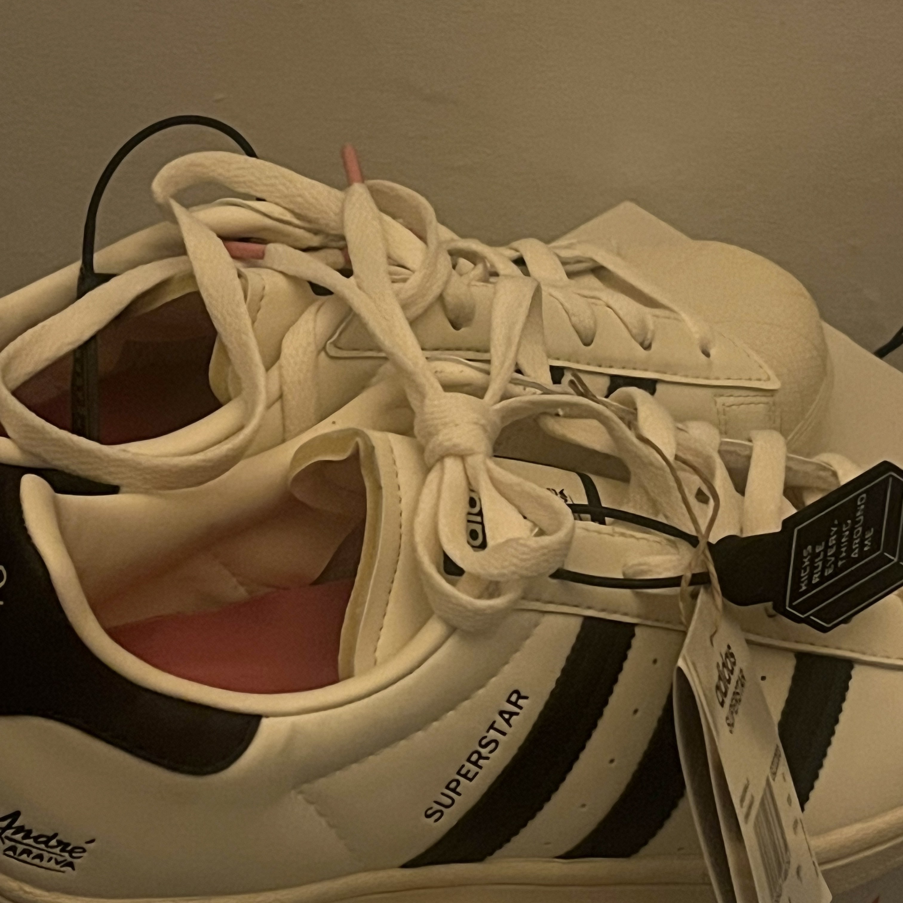 Adidas x Andre Saraiva Superstar Cream White Core Black 착용 스타일
