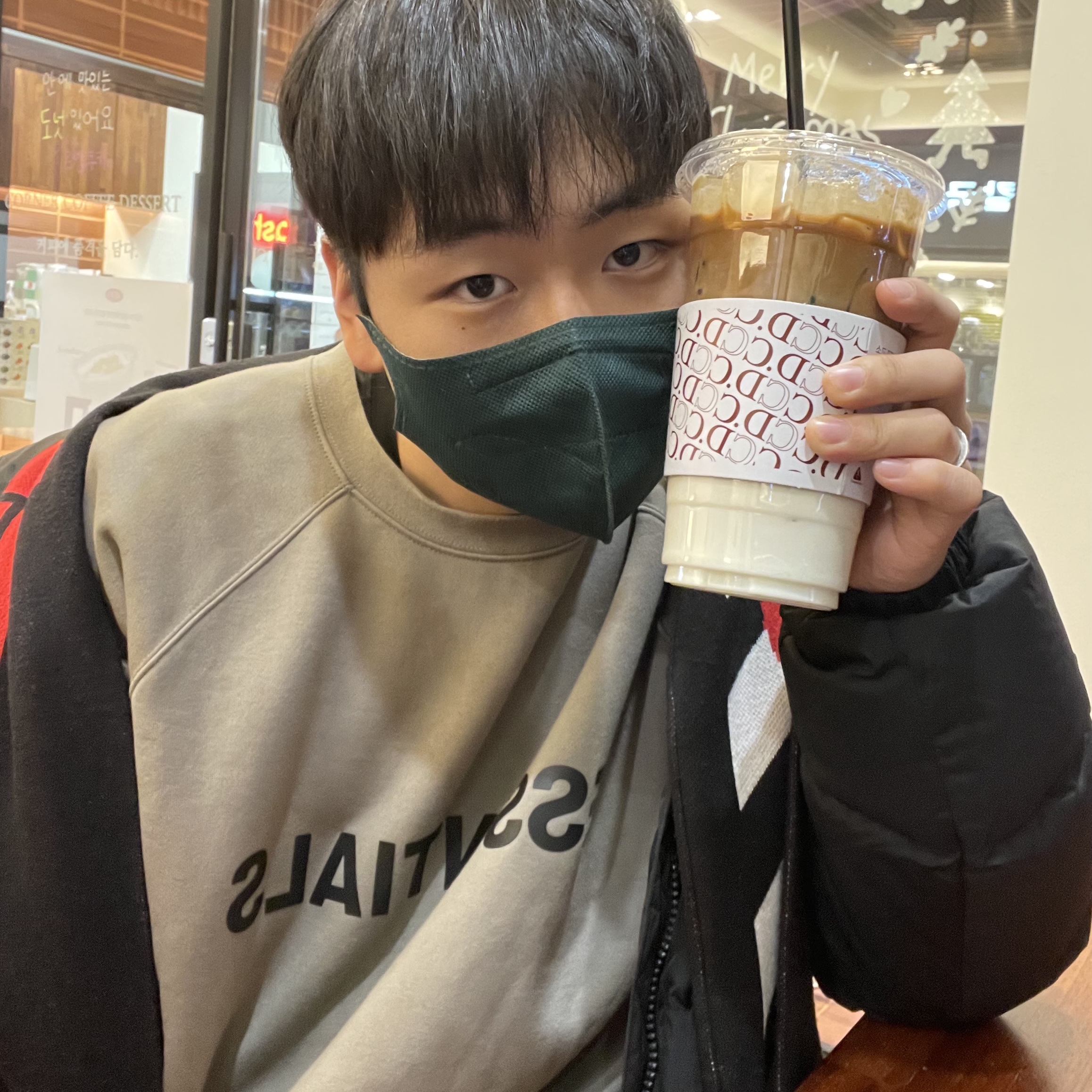 Essentials 3D Silicon Applique Crewneck Cement - 20FW 착용 스타일 - 2