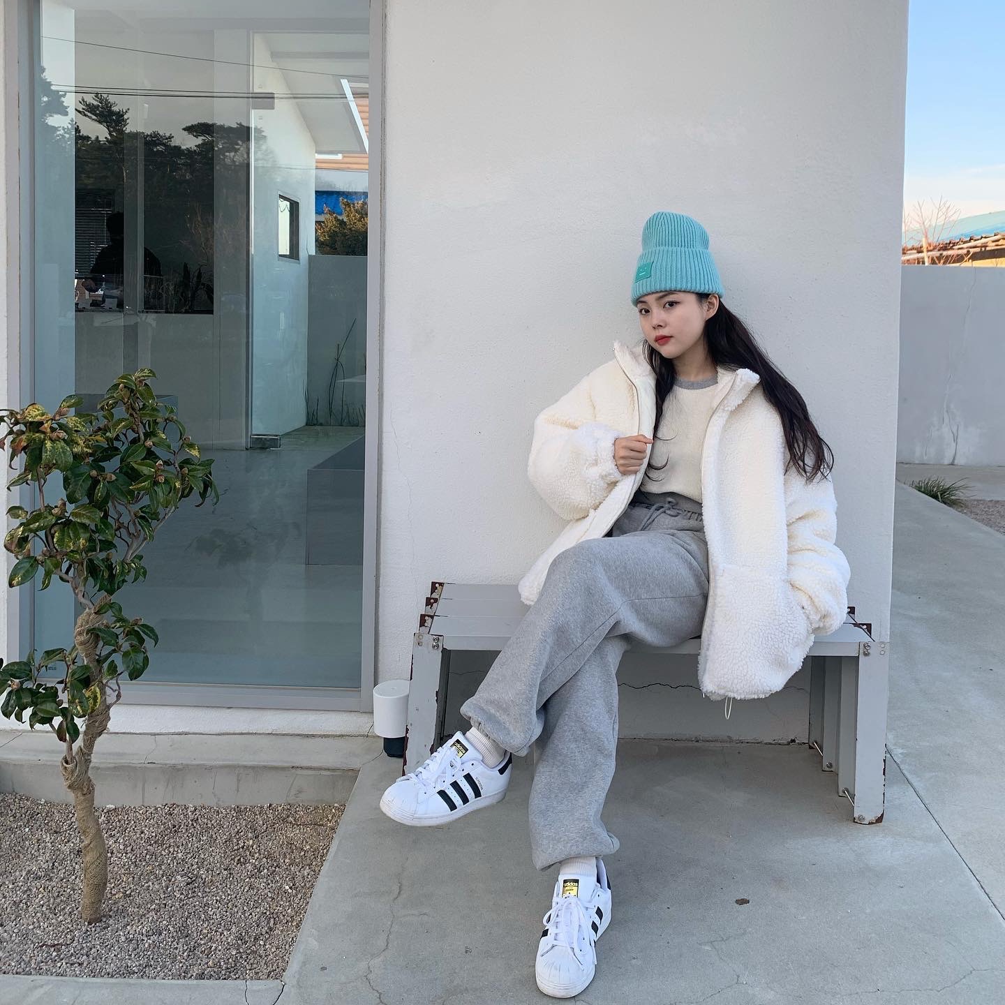 Acne Studios Large Face Logo Beanie Turquoise Blue 착용 스타일