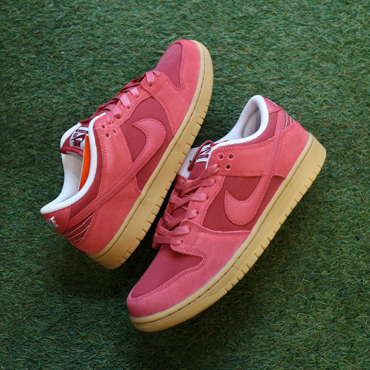 Nike SB Dunk Low Adobe 착용 스타일 - 1