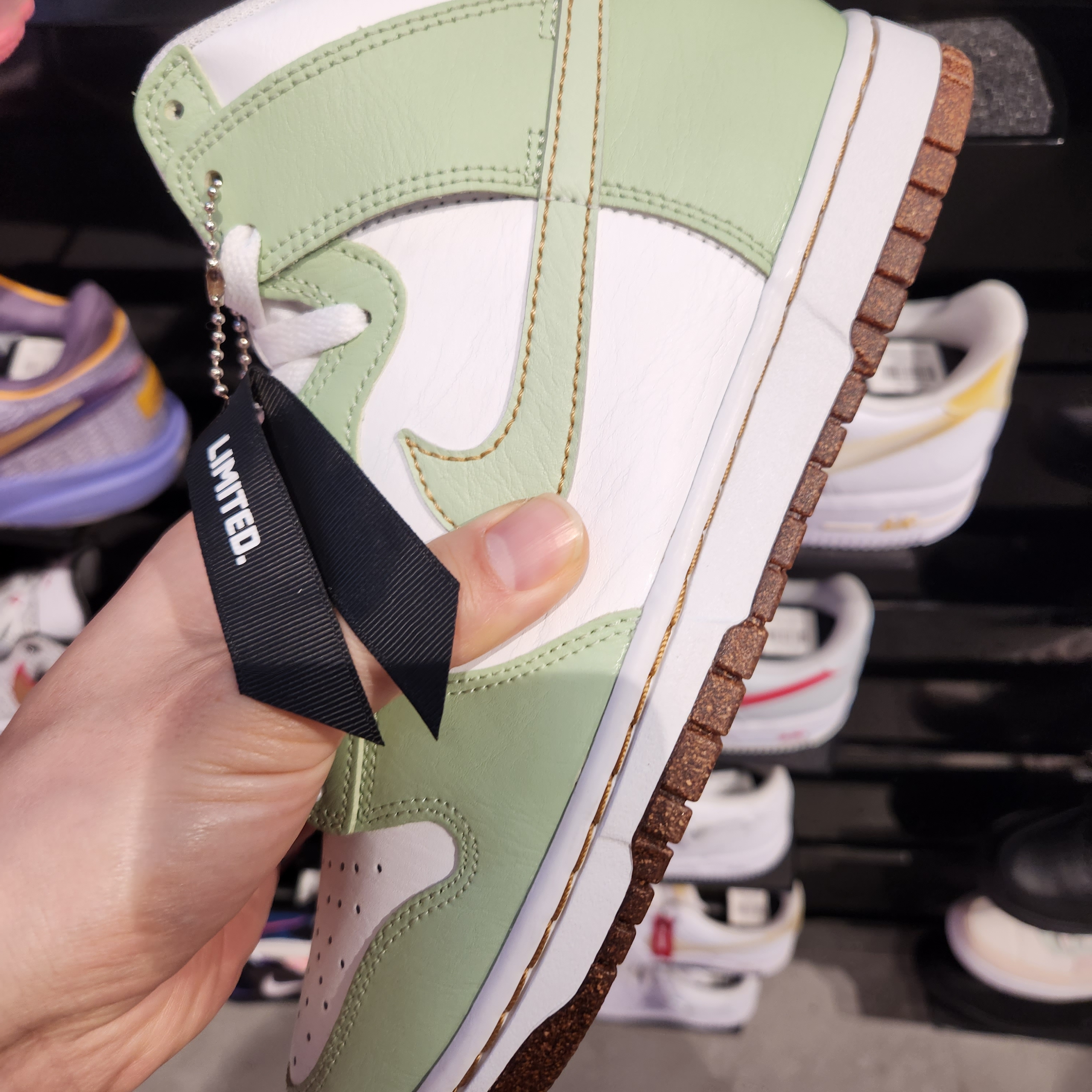 Nike Dunk High Retro SE Honeydew 착용 스타일