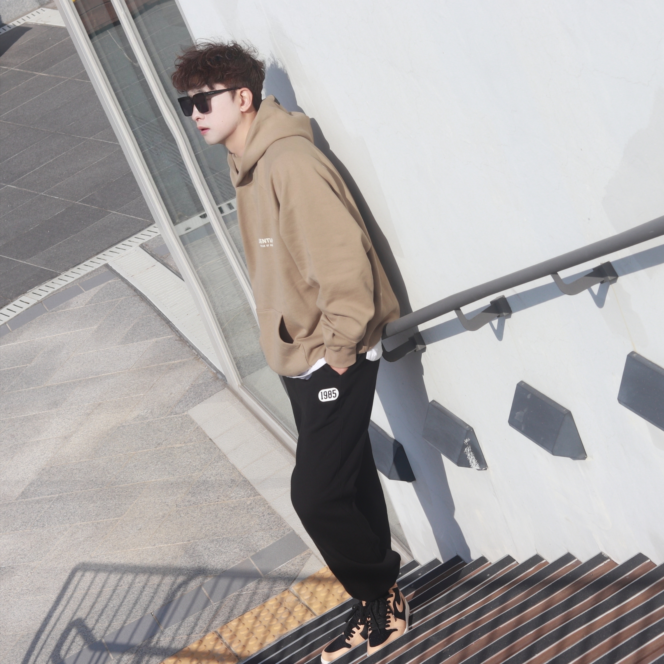 Essentials Hoodie Oak - 22SS, Jordan 1 Retro High OG Vachetta Tan 착용 스타일 - 5