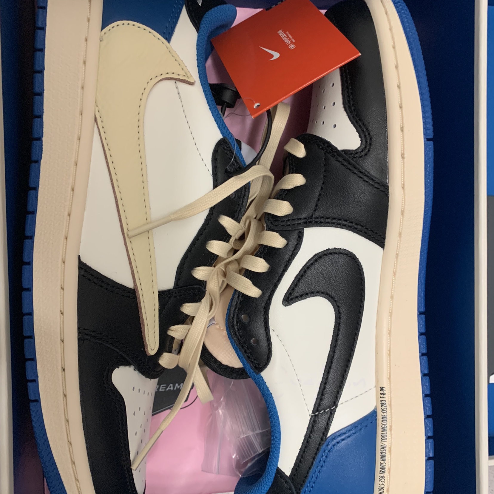 Jordan 1 x Travis Scott x Fragment Retro Low OG SP Military Blue 착용 스타일