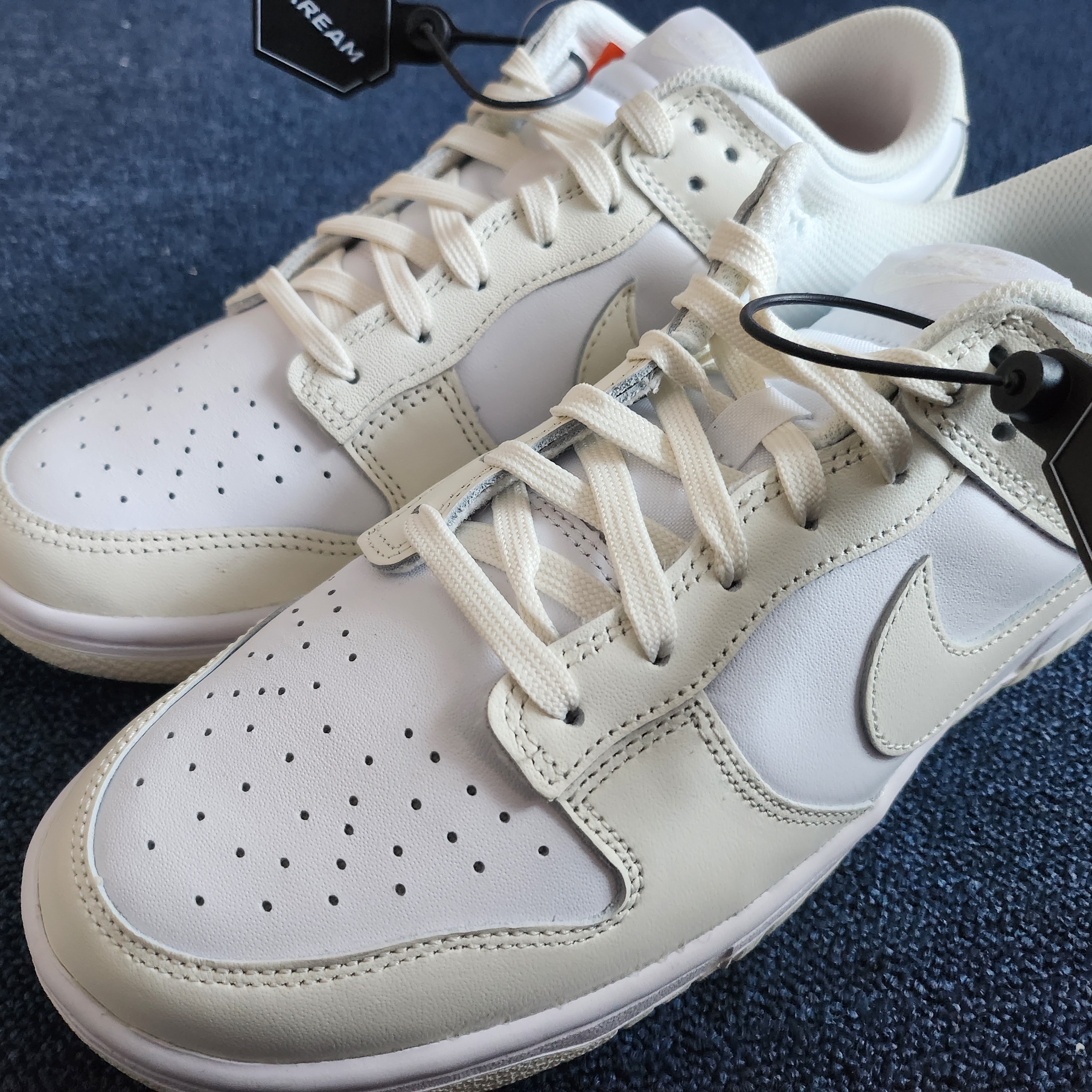 (W) Nike Dunk Low White and Sail 착용 스타일 - 3