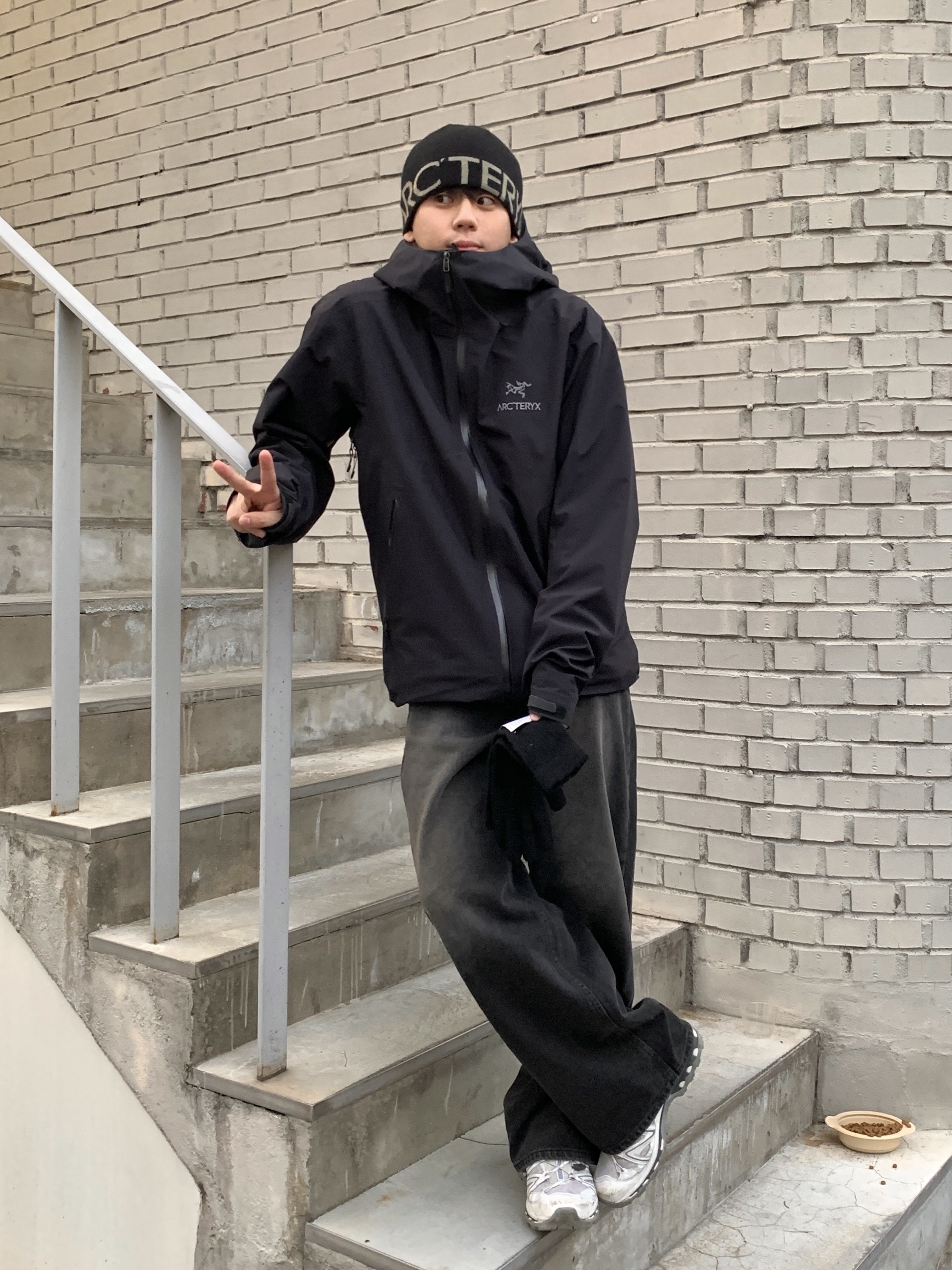 Arc'teryx Beta LT Jacket Black, Salomon XT-Quest ADV White 착용 스타일