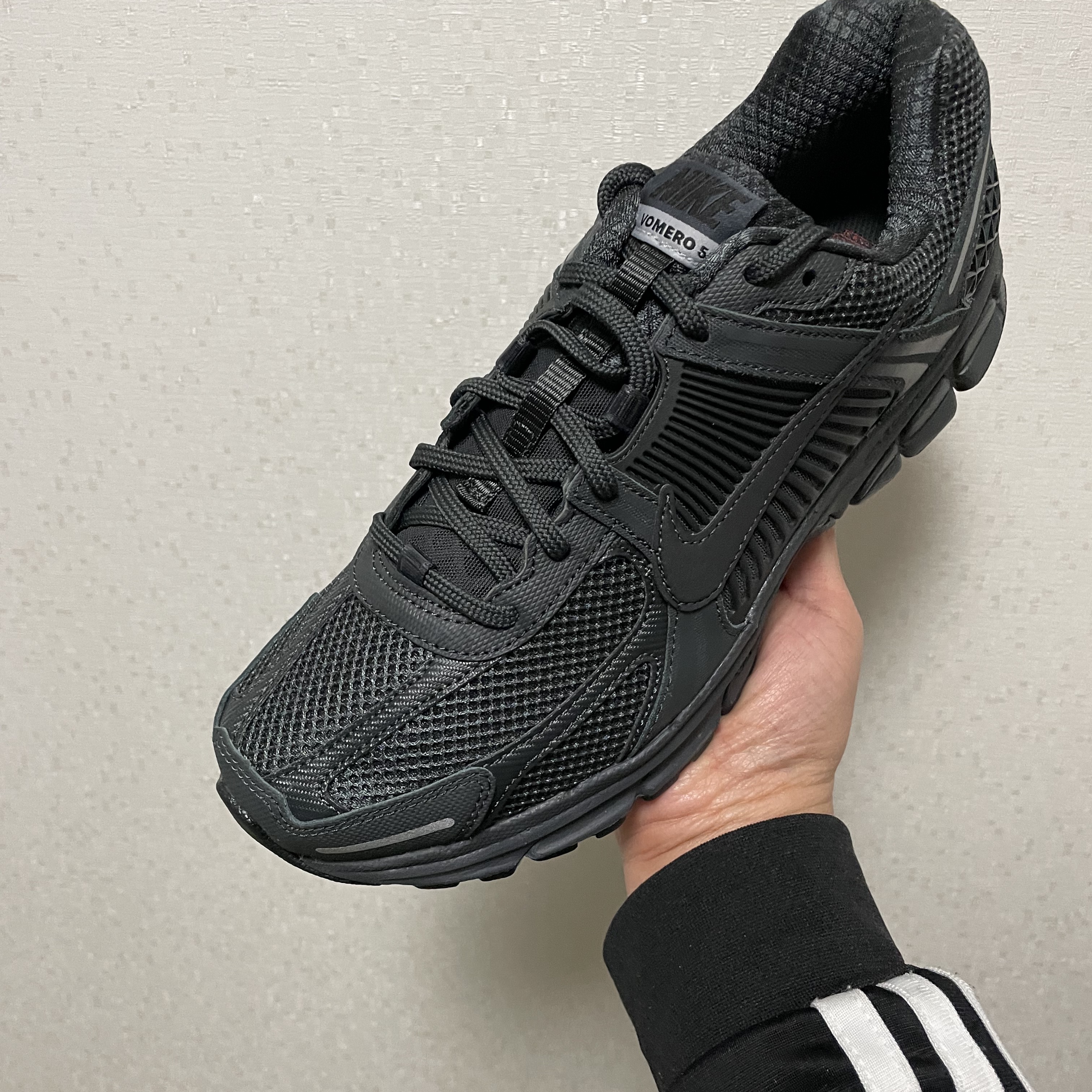 Nike Zoom Vomero 5 SP Anthracite 2023 착용 스타일 - 1