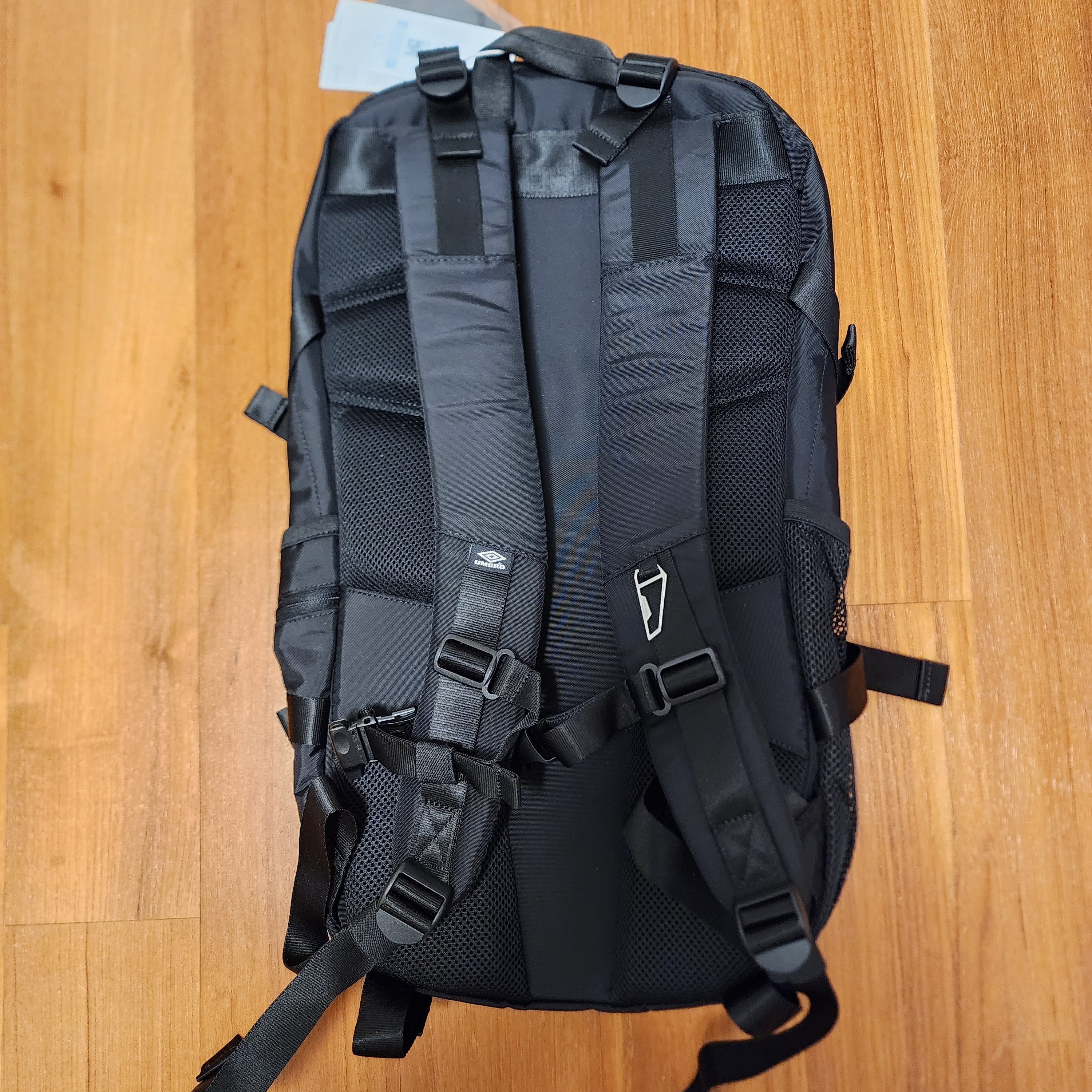 Undermycar x Umbro 2Way Backpack Black 착용 스타일 - 2