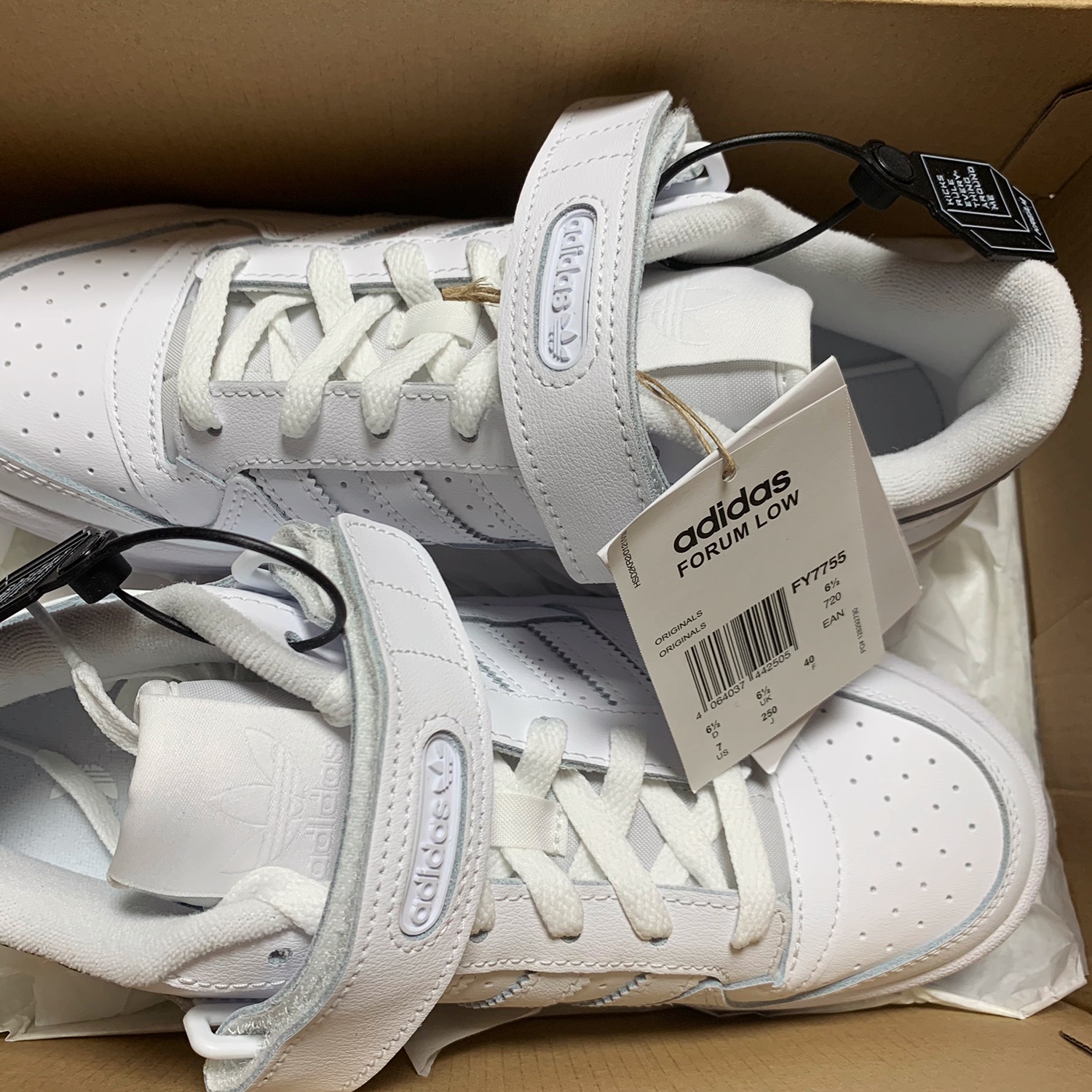 Adidas Forum Low Triple White 착용 스타일 - 2