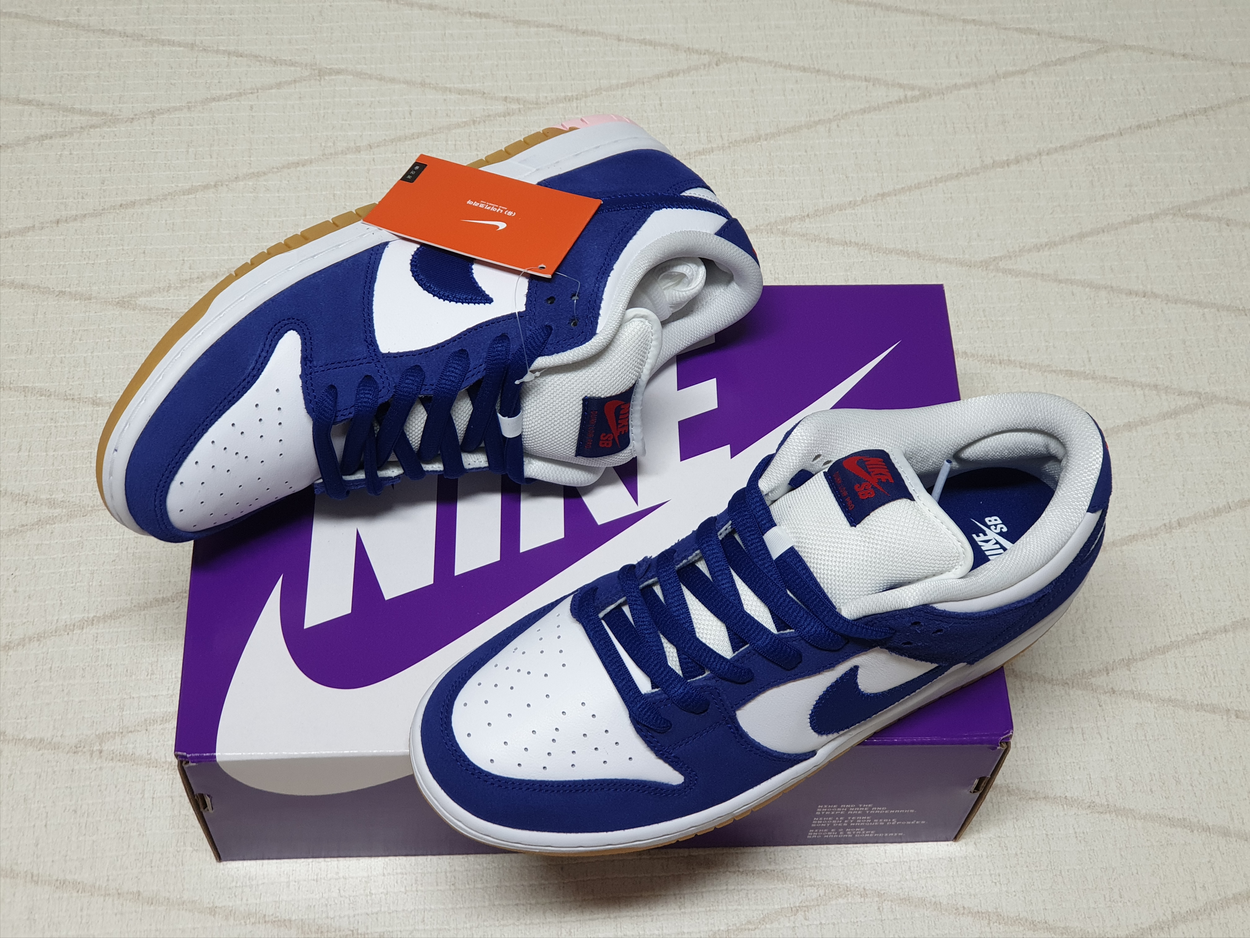 Nike SB Dunk Low Pro Premium Deep Royal Blue 착용 스타일 - 2