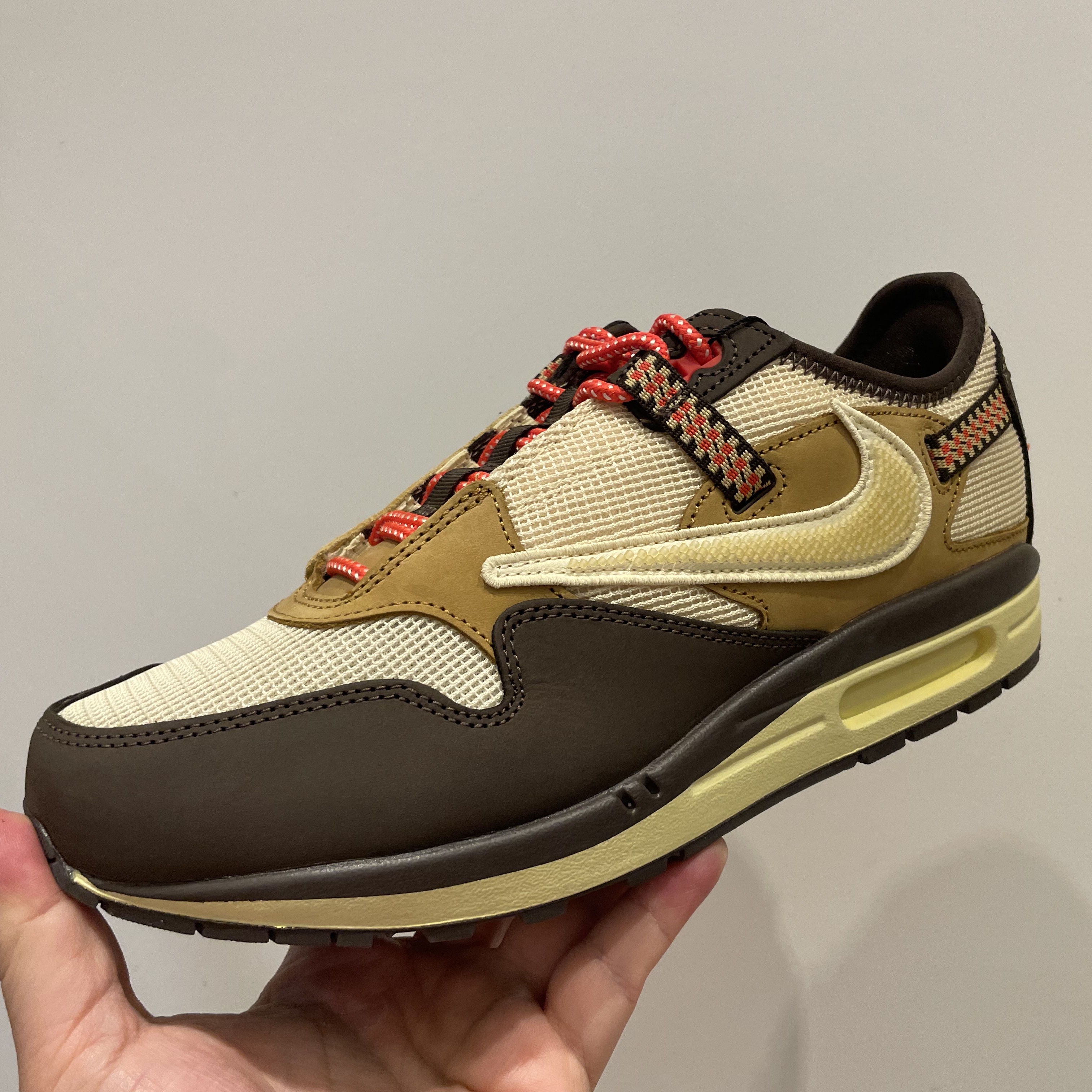 Nike x Travis Scott Air Max 1 Cact.us Brown 착용 스타일
