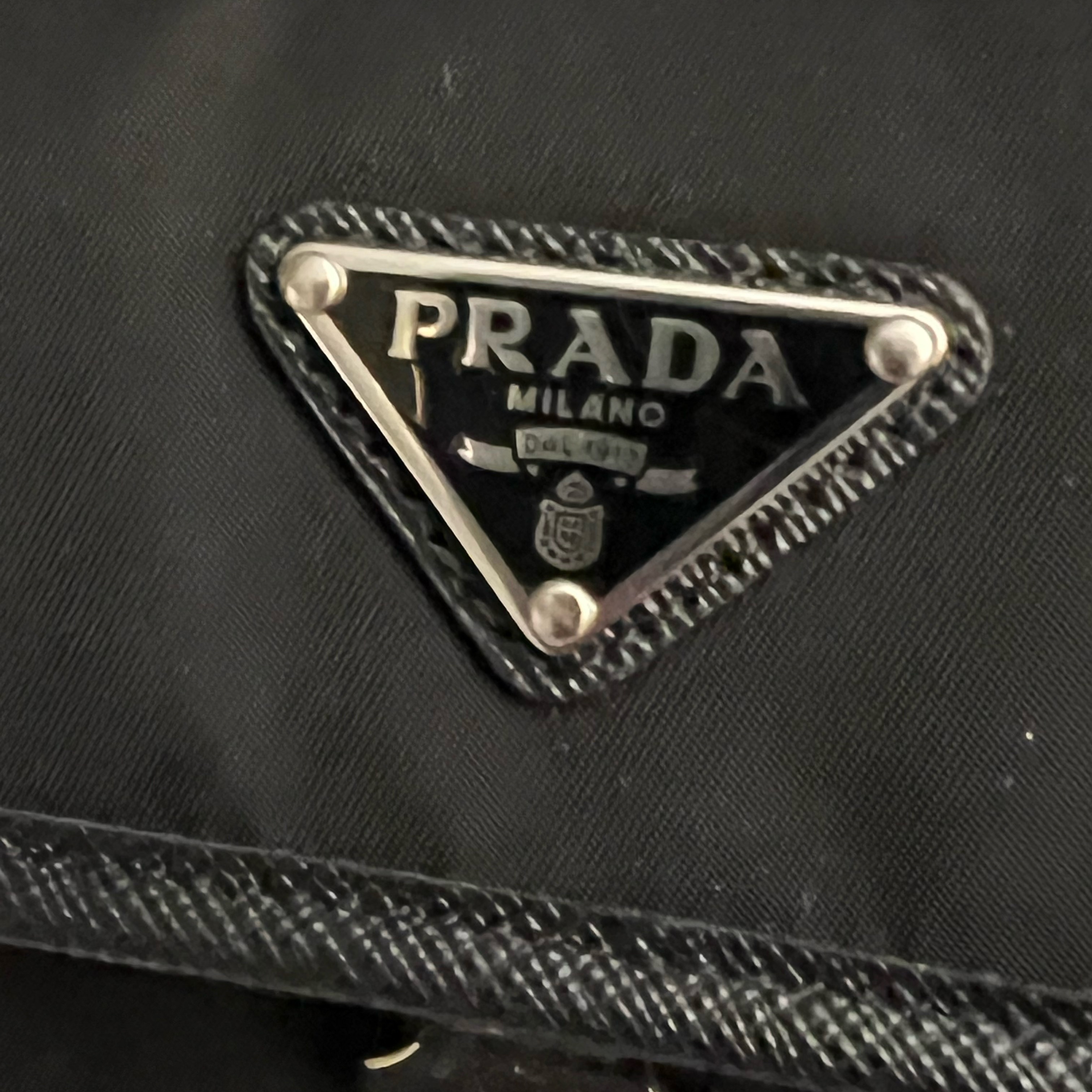 Prada Re-Nylon and Saffiano Leather Smartphone Case Black 착용 스타일 - 2
