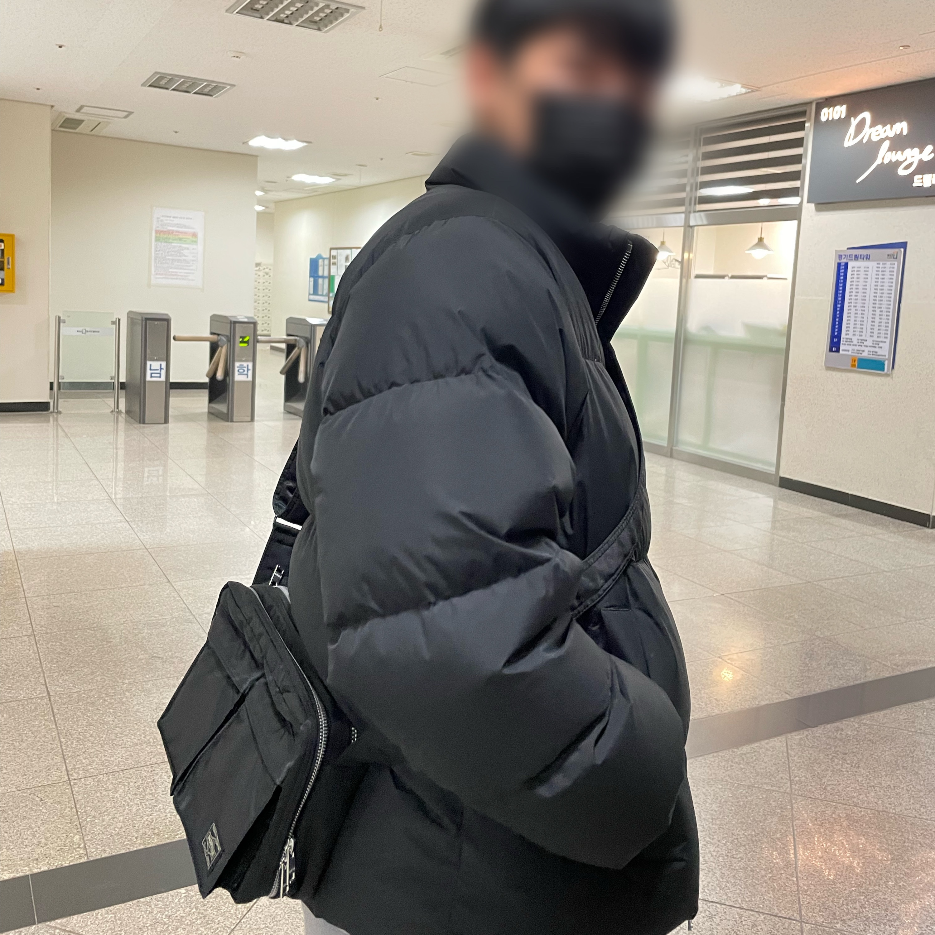 Porter Tanker Shoulder Bag S Black 착용 스타일