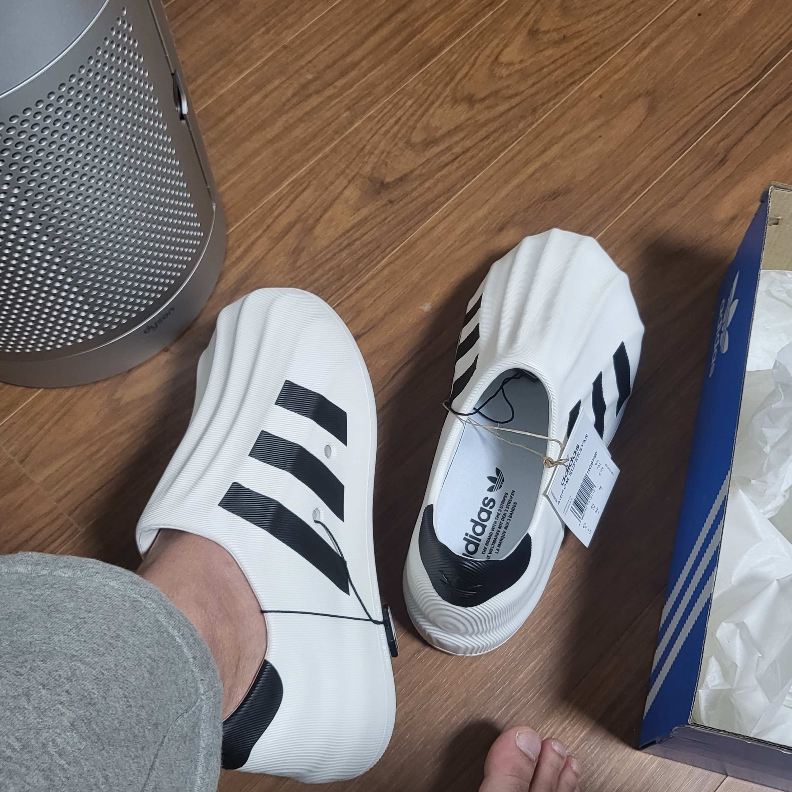 Adidas Adifom Superstar Core White 착용 스타일