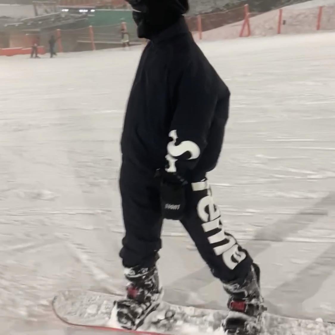 Supreme Spellout Track Jacket Black - 21SS, Supreme Spellout Track Pants Black - 21SS 착용 스타일