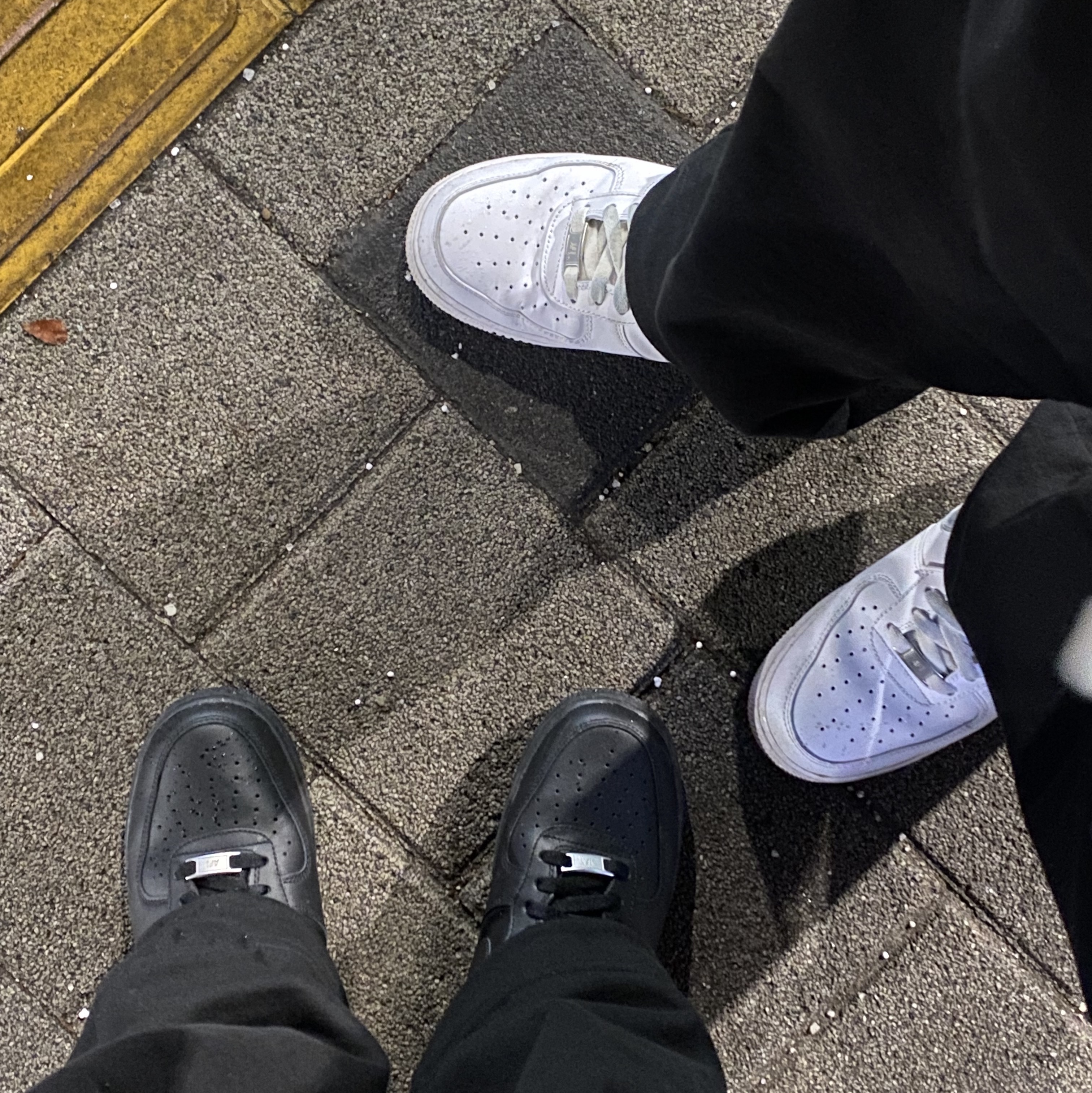 Nike Air Force 1 '07 Low Triple Black, Nike Air Force 1 '07 Low White 착용 스타일