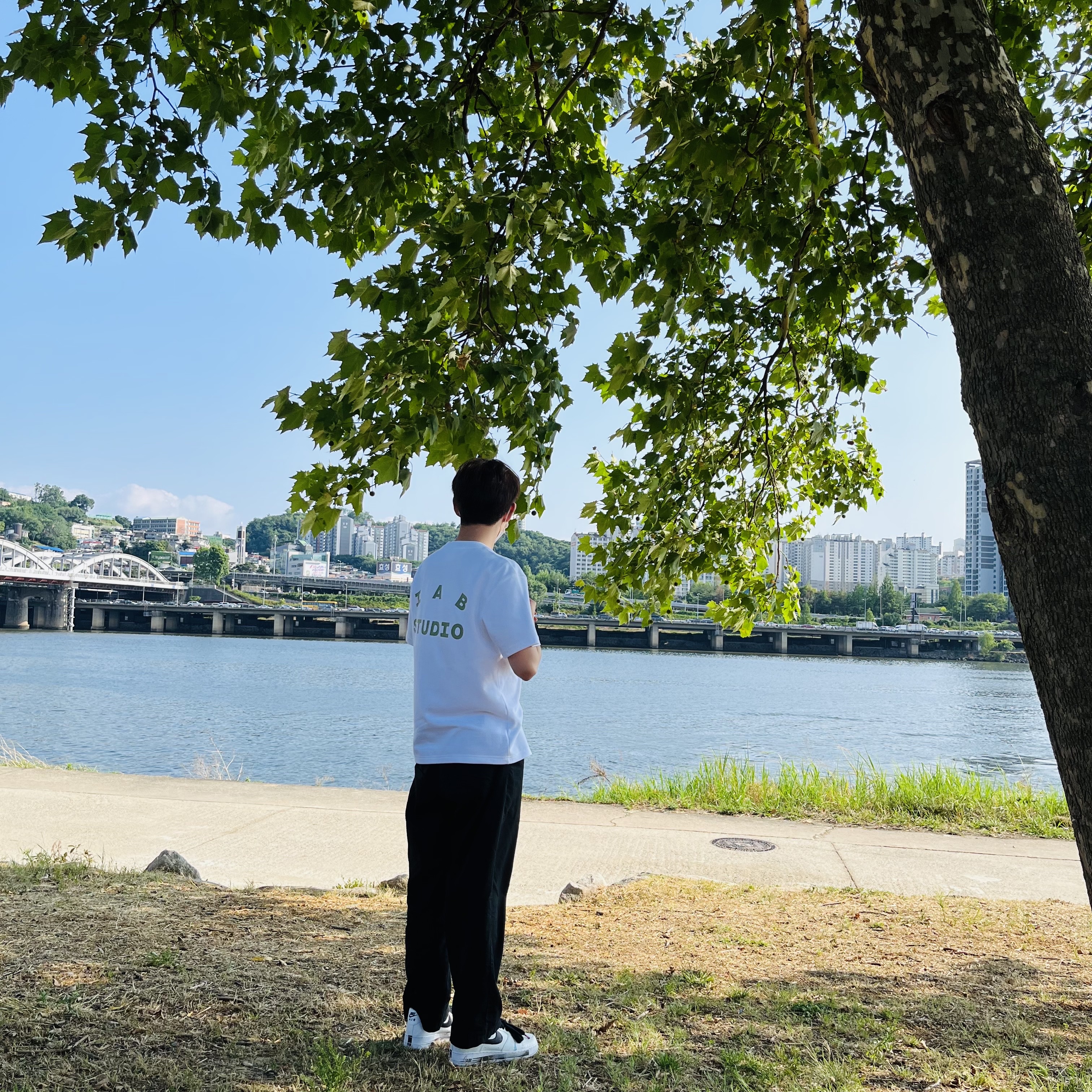 Nike x Peaceminusone Air Force 1 Low Para-Noise 2.0, IAB Studio T-Shirt White Light Green 착용 스타일