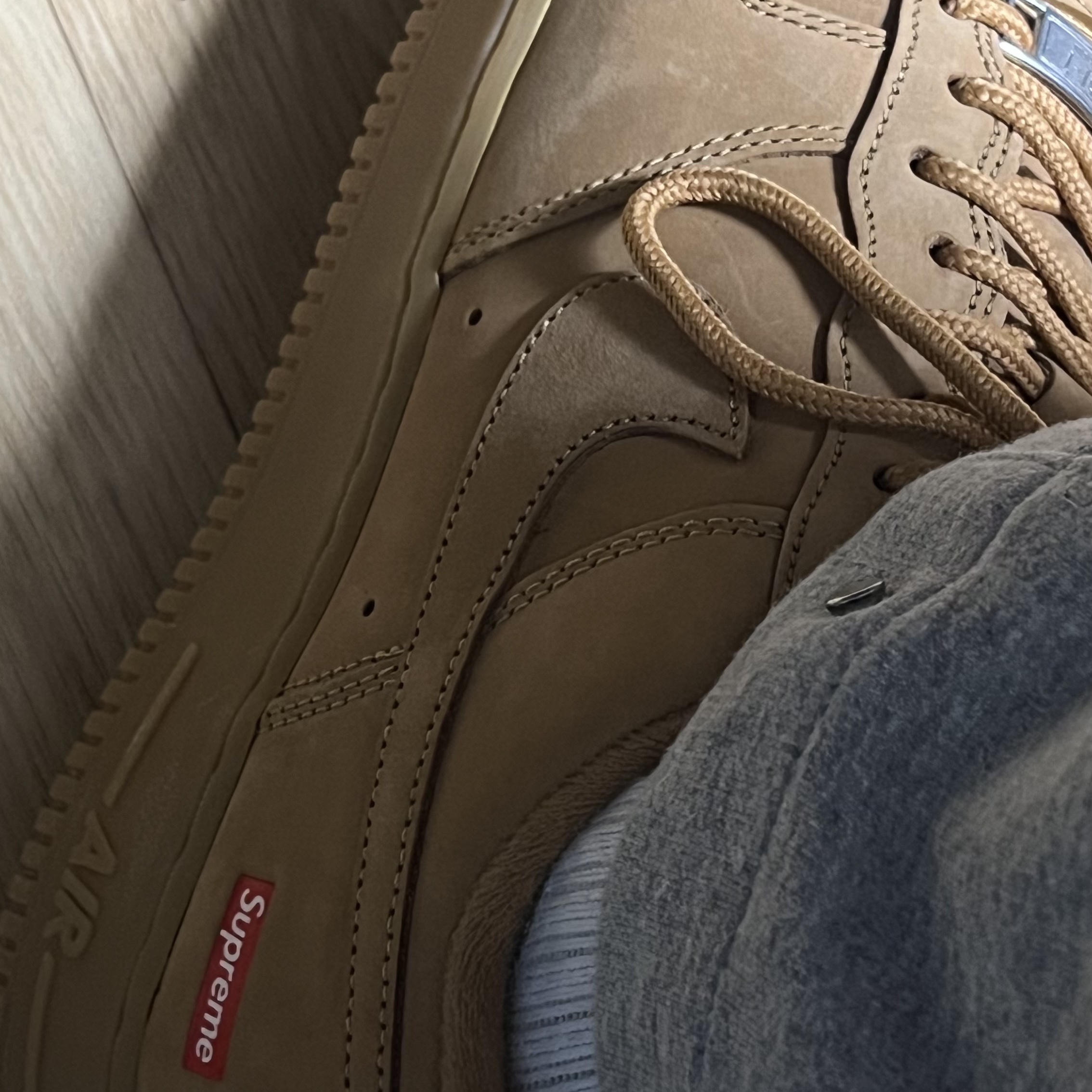Nike x Supreme Air Force 1 Low Flax 착용 스타일 - 2