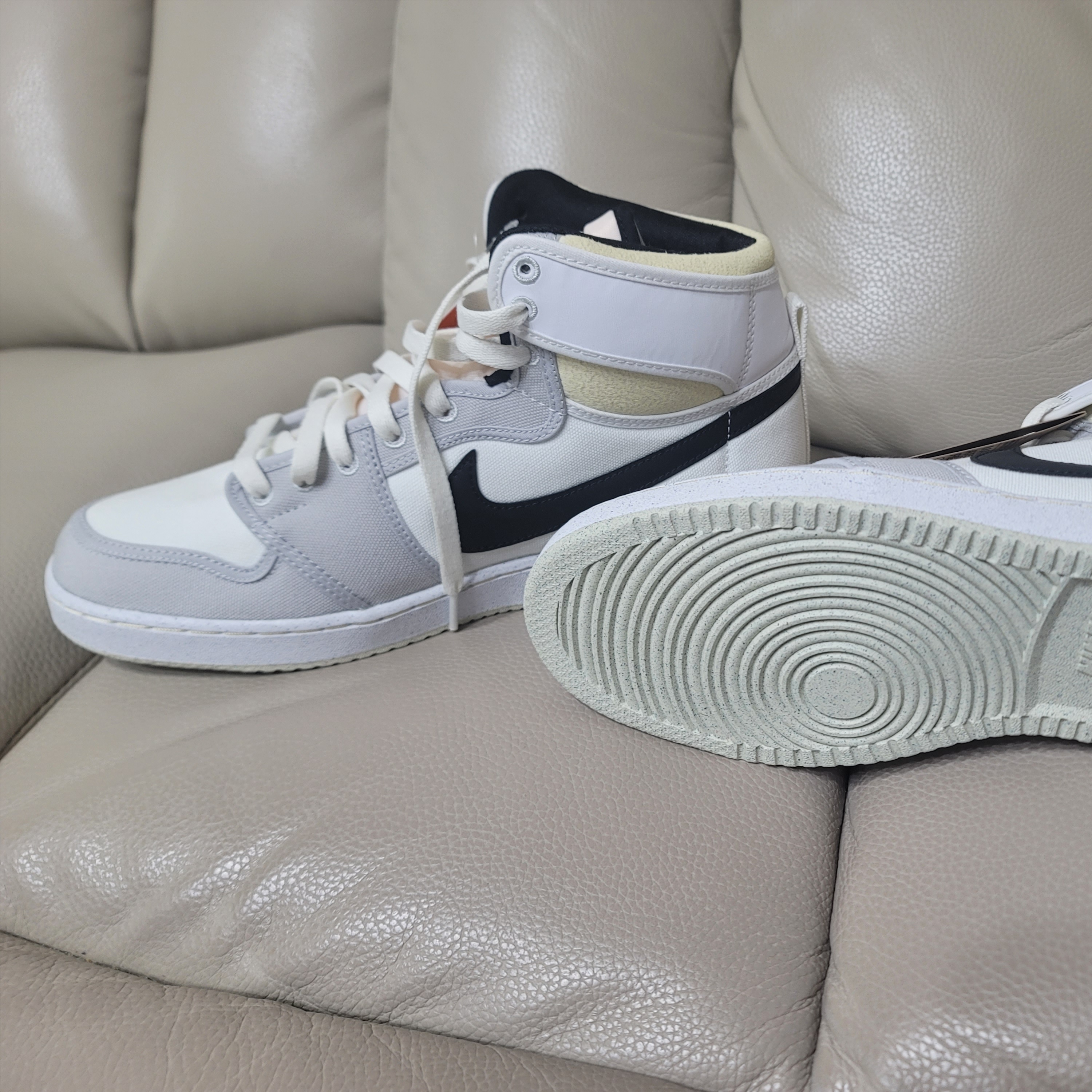 Jordan 1 KO White and Black 착용 스타일