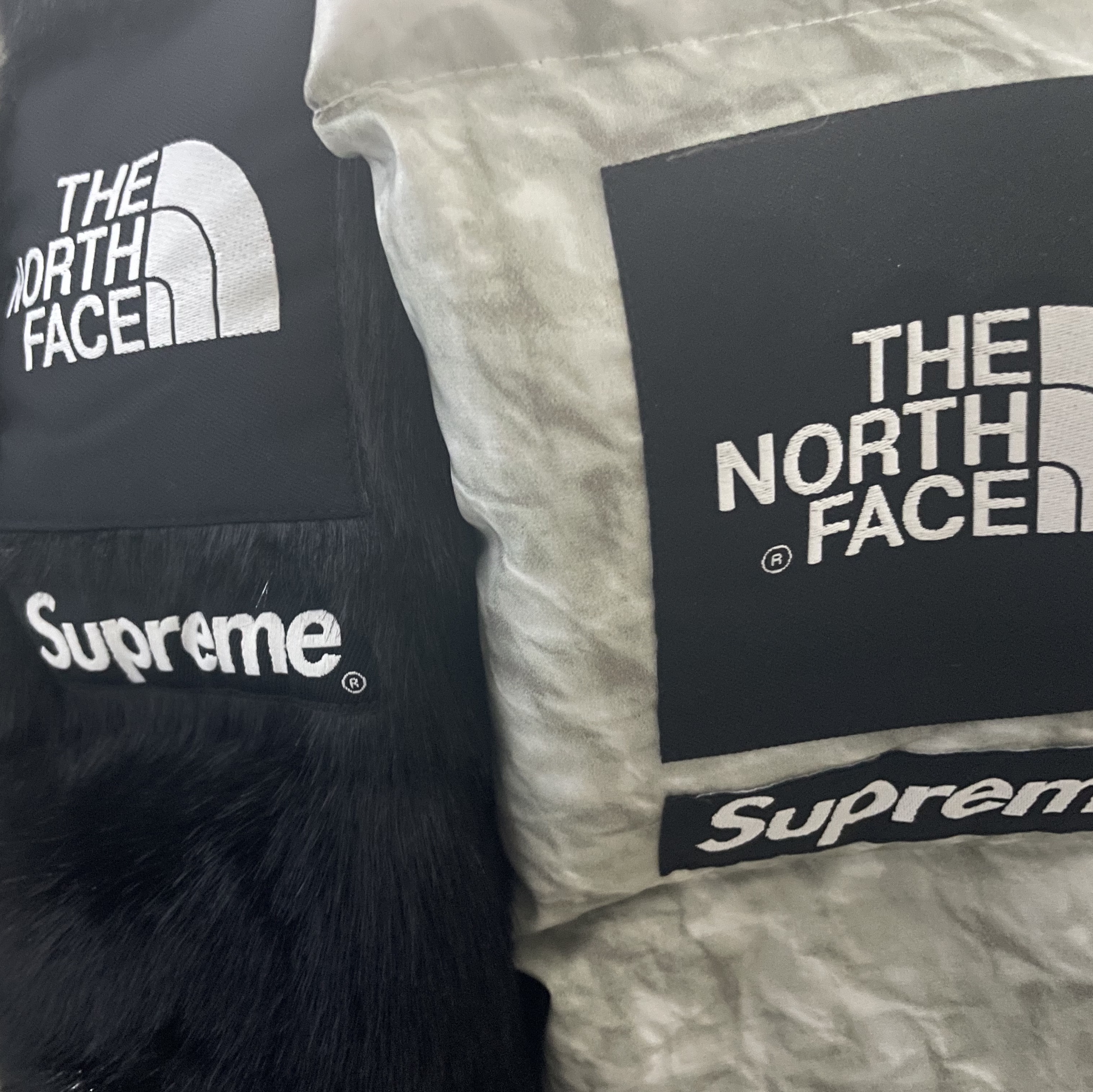 Supreme x The North Face Faux Fur Nuptse Jacket Black - 20FW, Supreme x The North Face Paper Print 700-Fill Down Scarf 착용 스타일