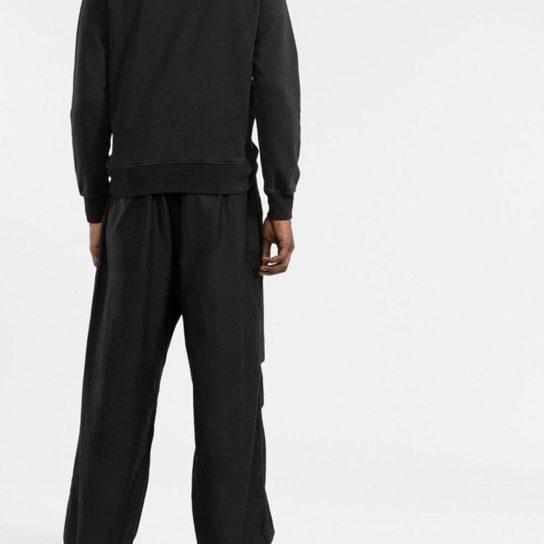 Stone Island 63085 Logo Print Cotton Sweatshirt Black - 22SS 착용 스타일 - 4