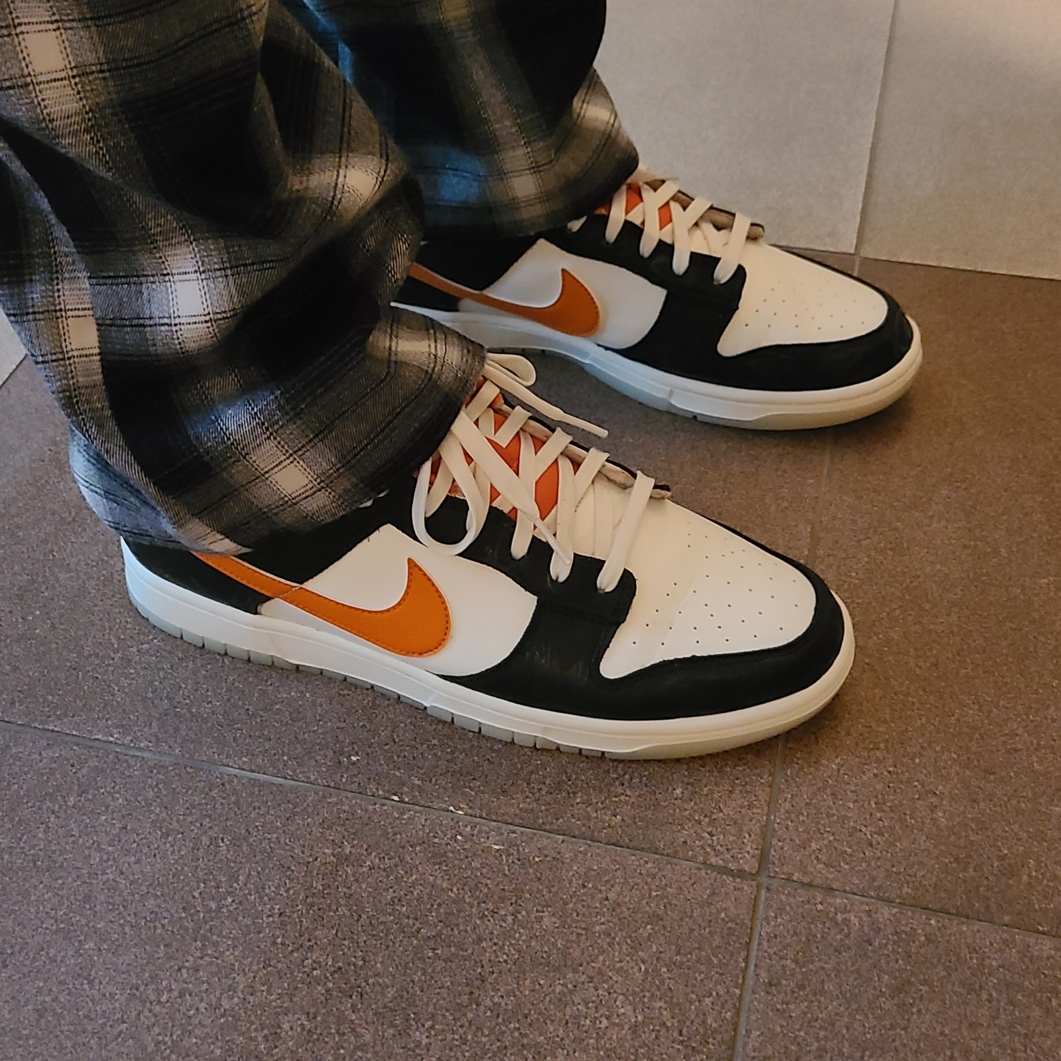 Nike Dunk Low Retro PRM Halloween 착용 스타일