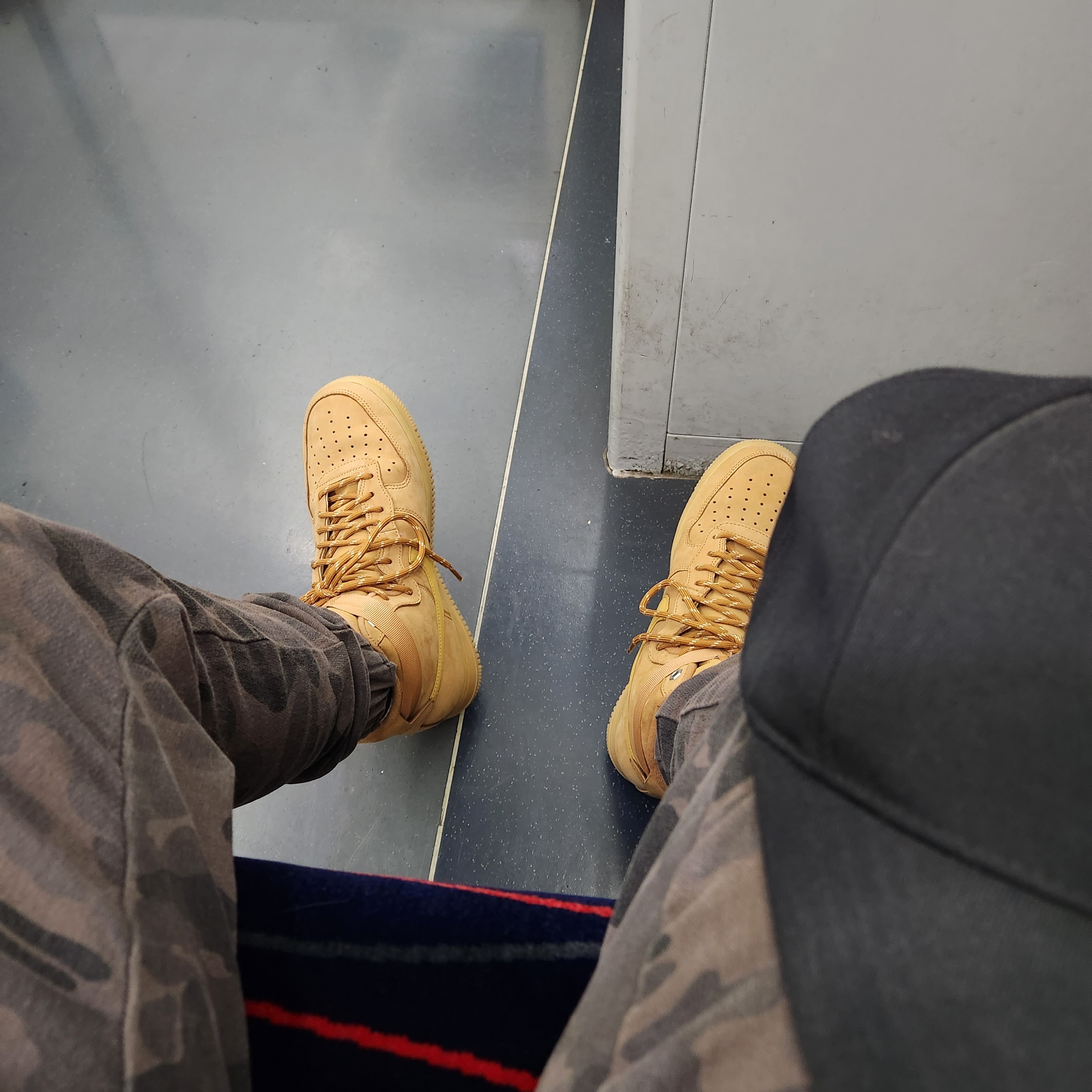 Nike Air Force 1 Mid '07 WB Flax 착용 스타일