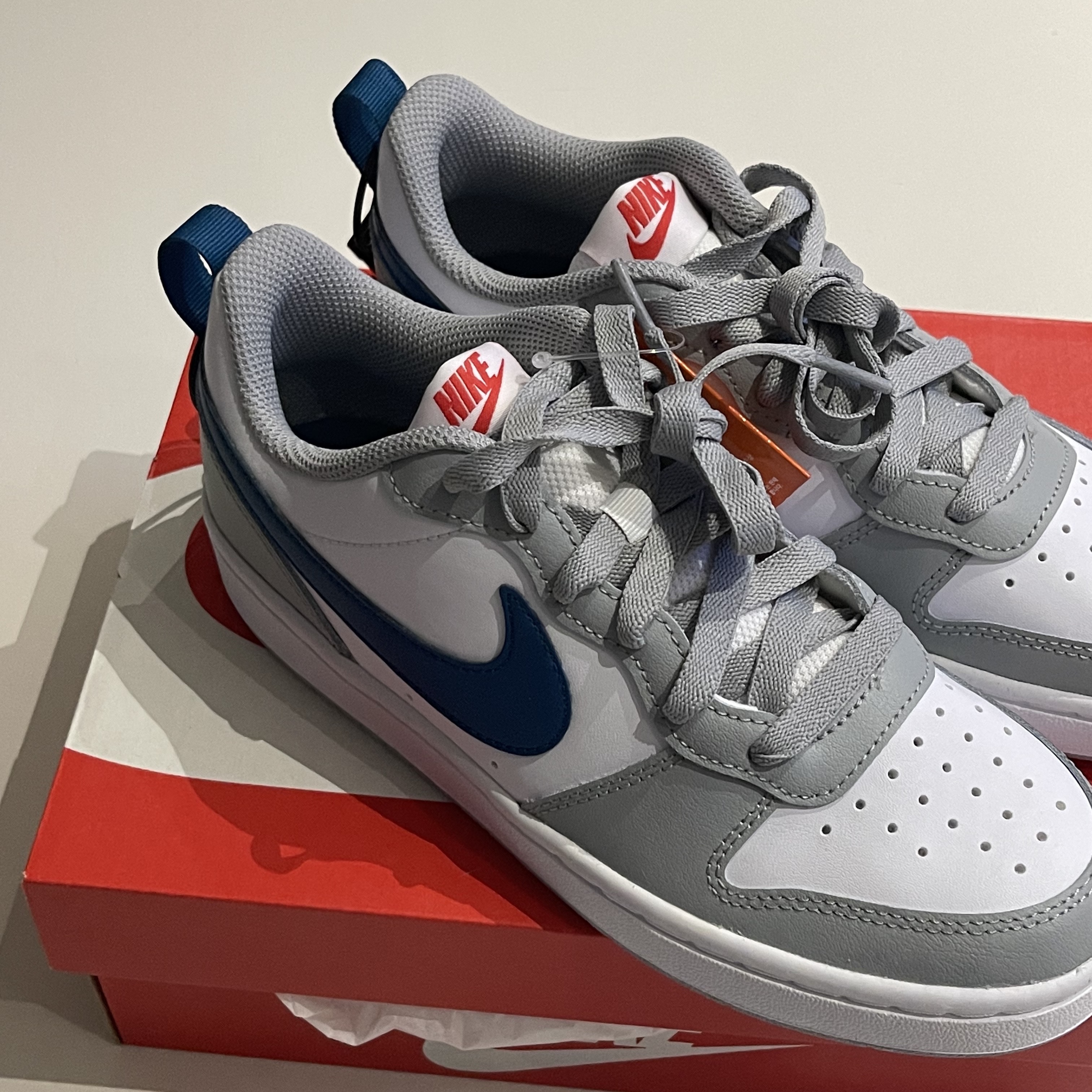 (GS) Nike Court Borough Low 2 Light Smoke Grey 착용 스타일 - 2