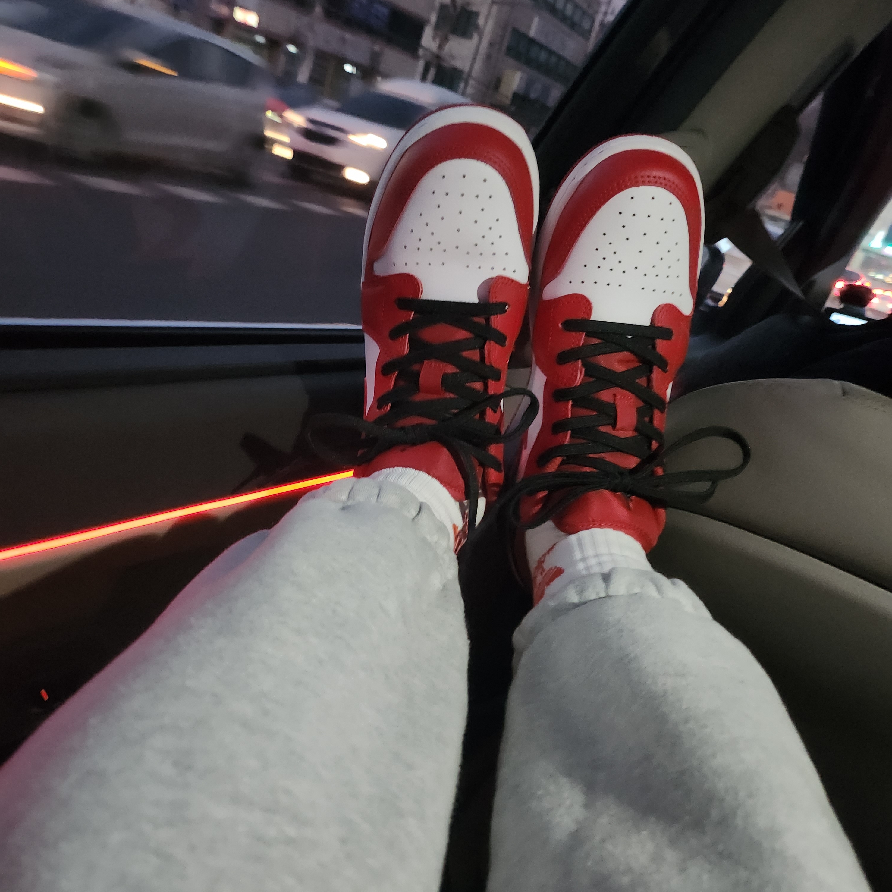 (GS) Jordan 1 Low White Gym Red Black, (GS) Jordan 1 Low Taxi 착용 스타일 - 3