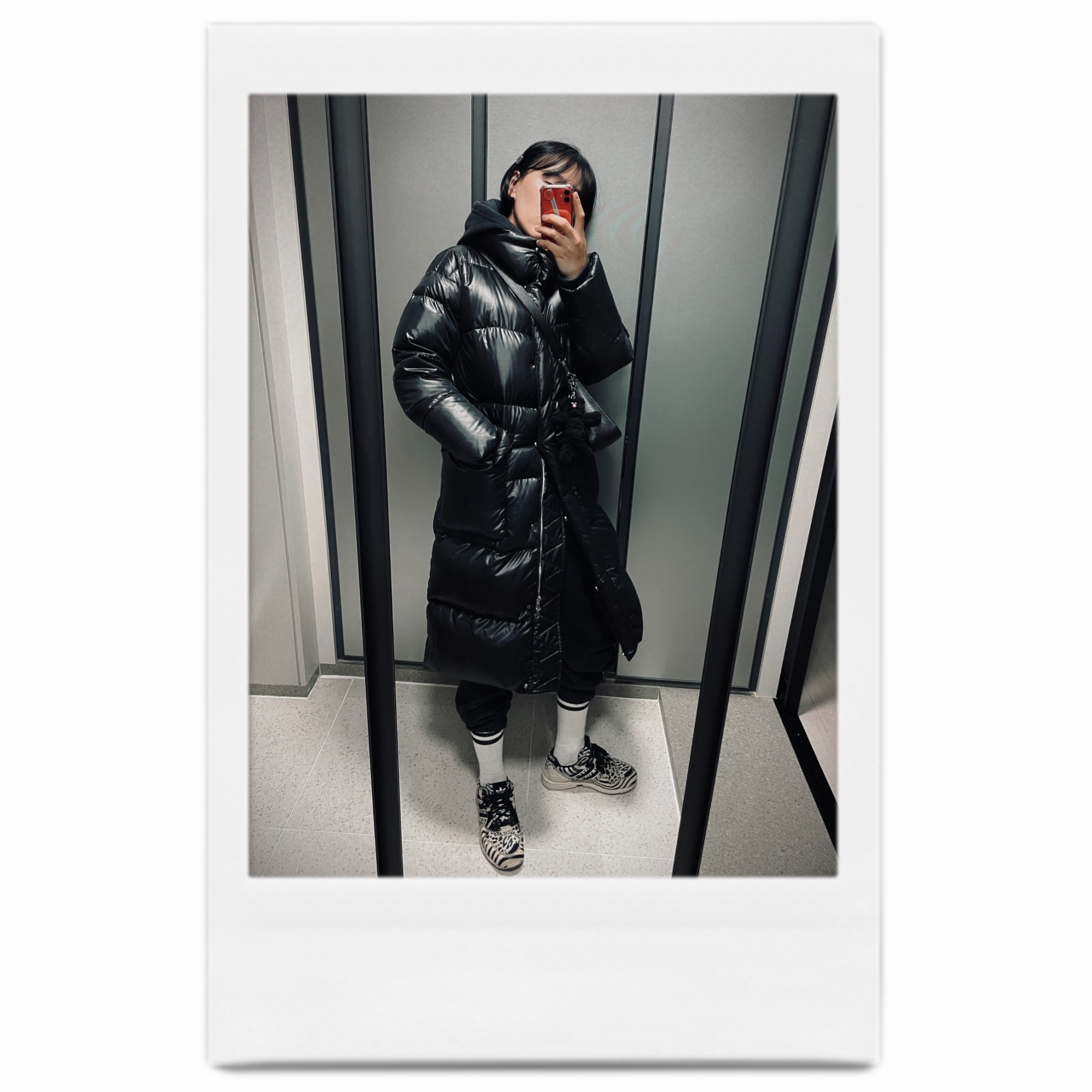 Monamhee Beulpingi Keyring with White Pants Black, Monamhee Beulpingi Keyring Black 착용 스타일 - 1