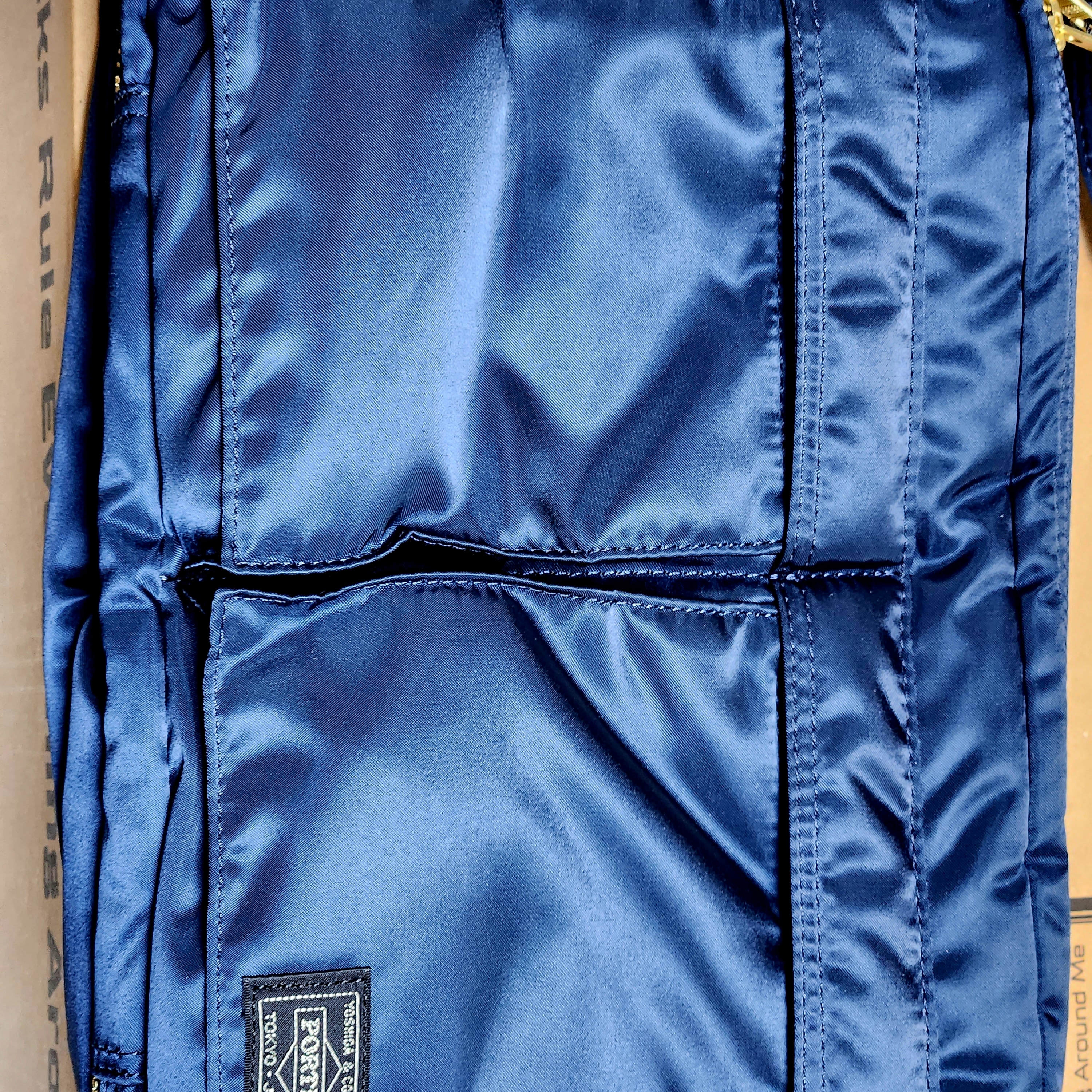 Porter Tanker Shoulder Bag L Iron Blue 착용 스타일