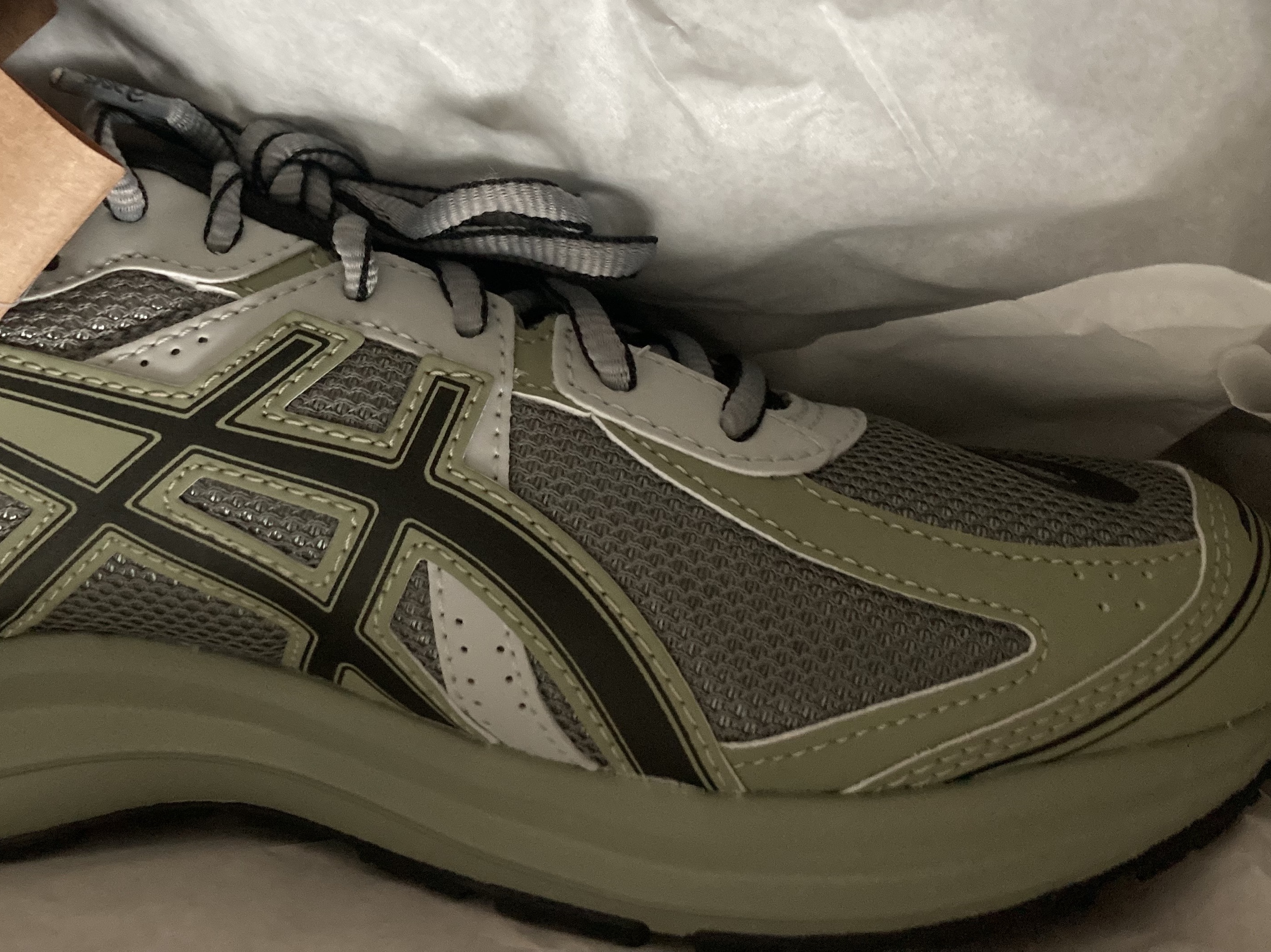 Asics Jog 100 S Sheet Rock - 2E Wide 착용 스타일 - 1