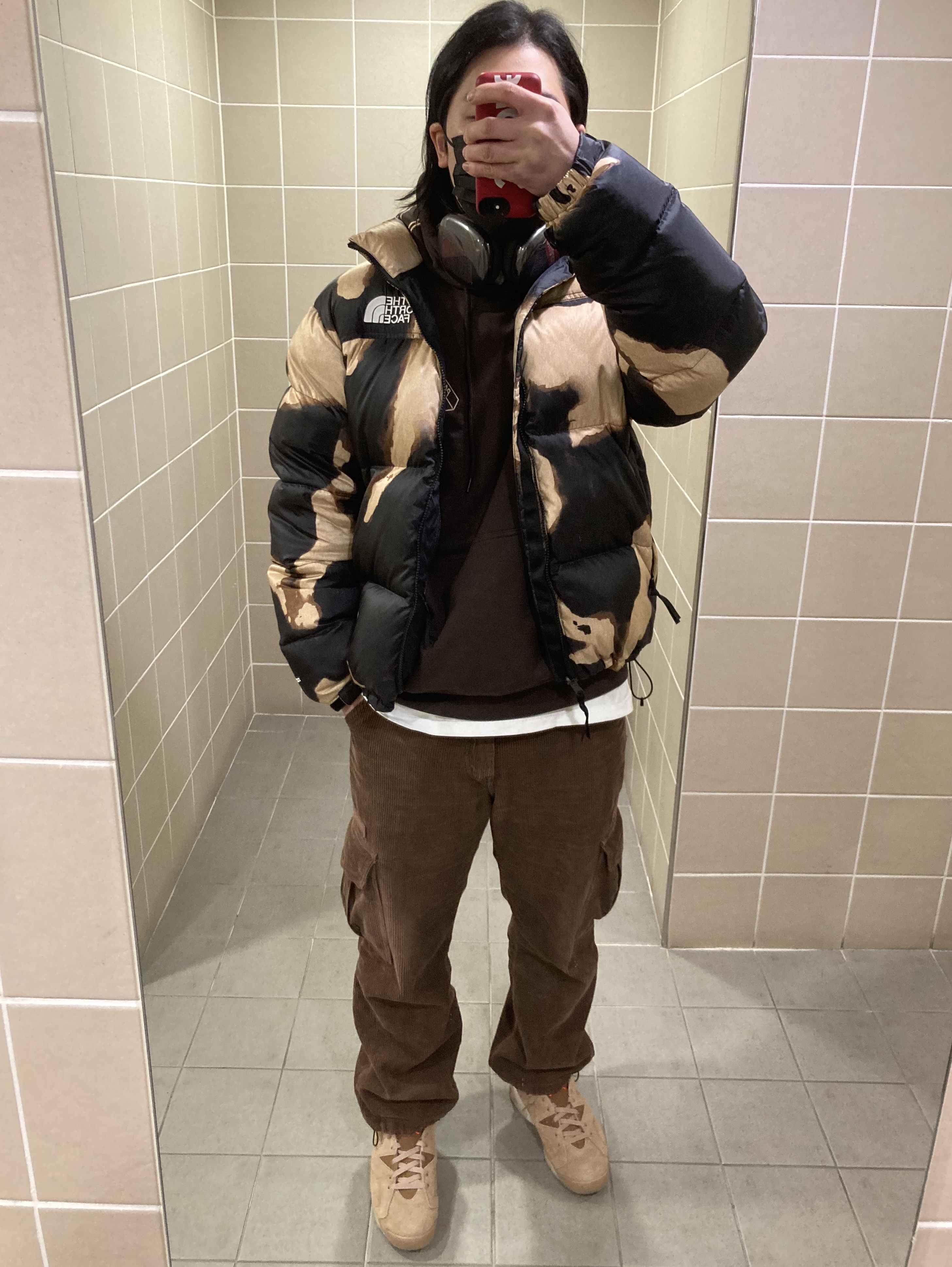 Jordan 6 x Travis Scott Retro SP British Khaki, Supreme x The North Face Bleached Denim Print Nuptse Jacket Black - 21FW 착용 스타일