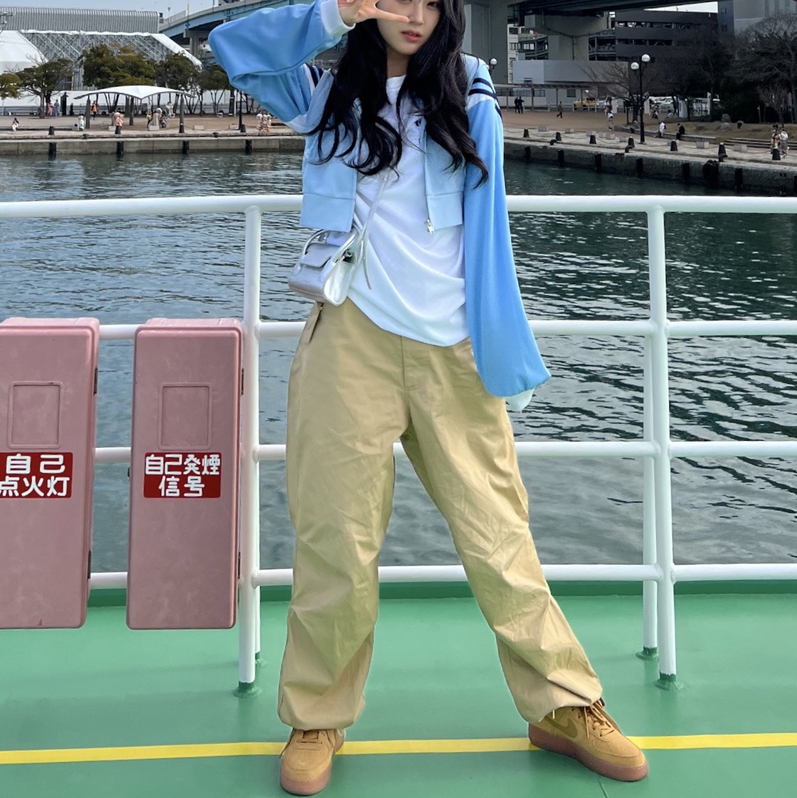 (GS) Nike Air Force 1 LV8 3 Wheat 착용 스타일 - 4