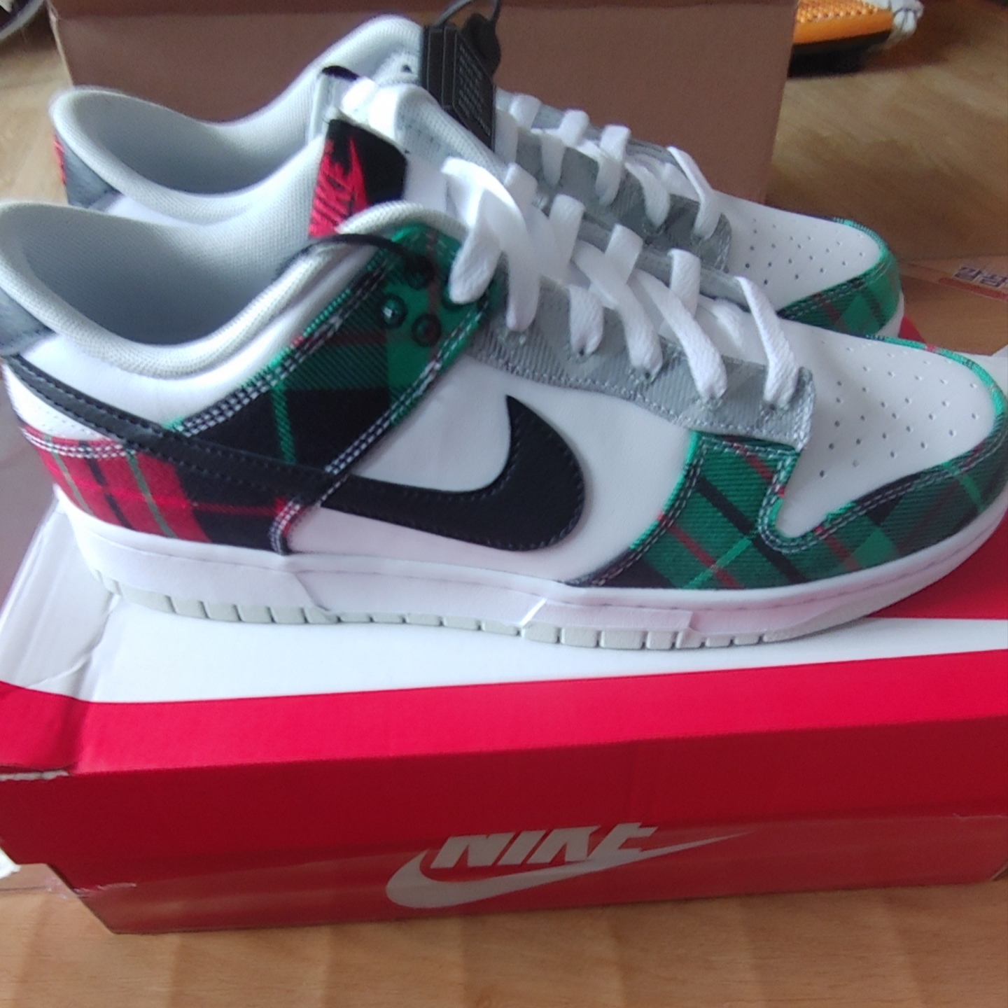 Nike Dunk Low Retro PRM White and Black 착용 스타일 - 2