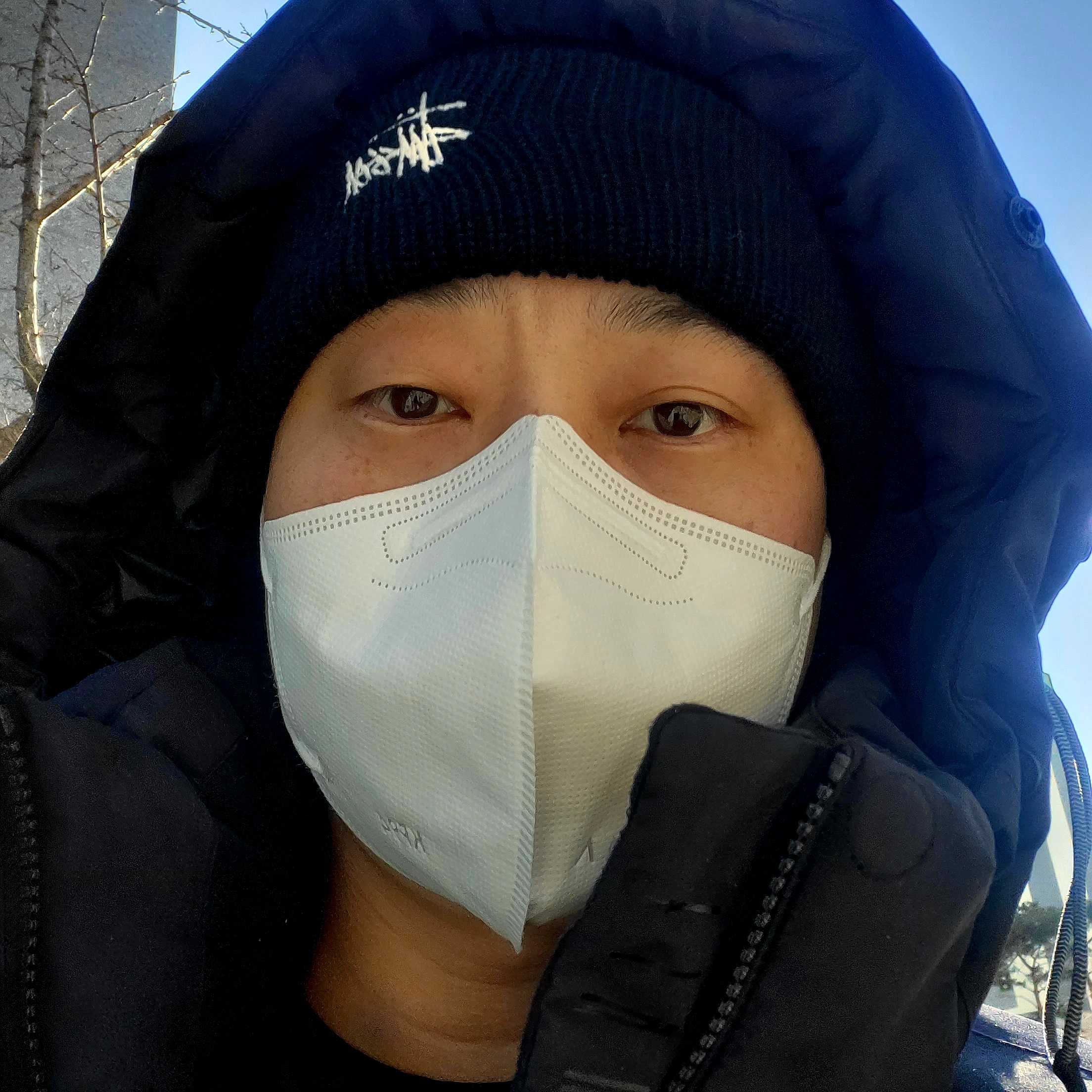 Stussy Basic Cuff Beanie Black 착용 스타일 - 2