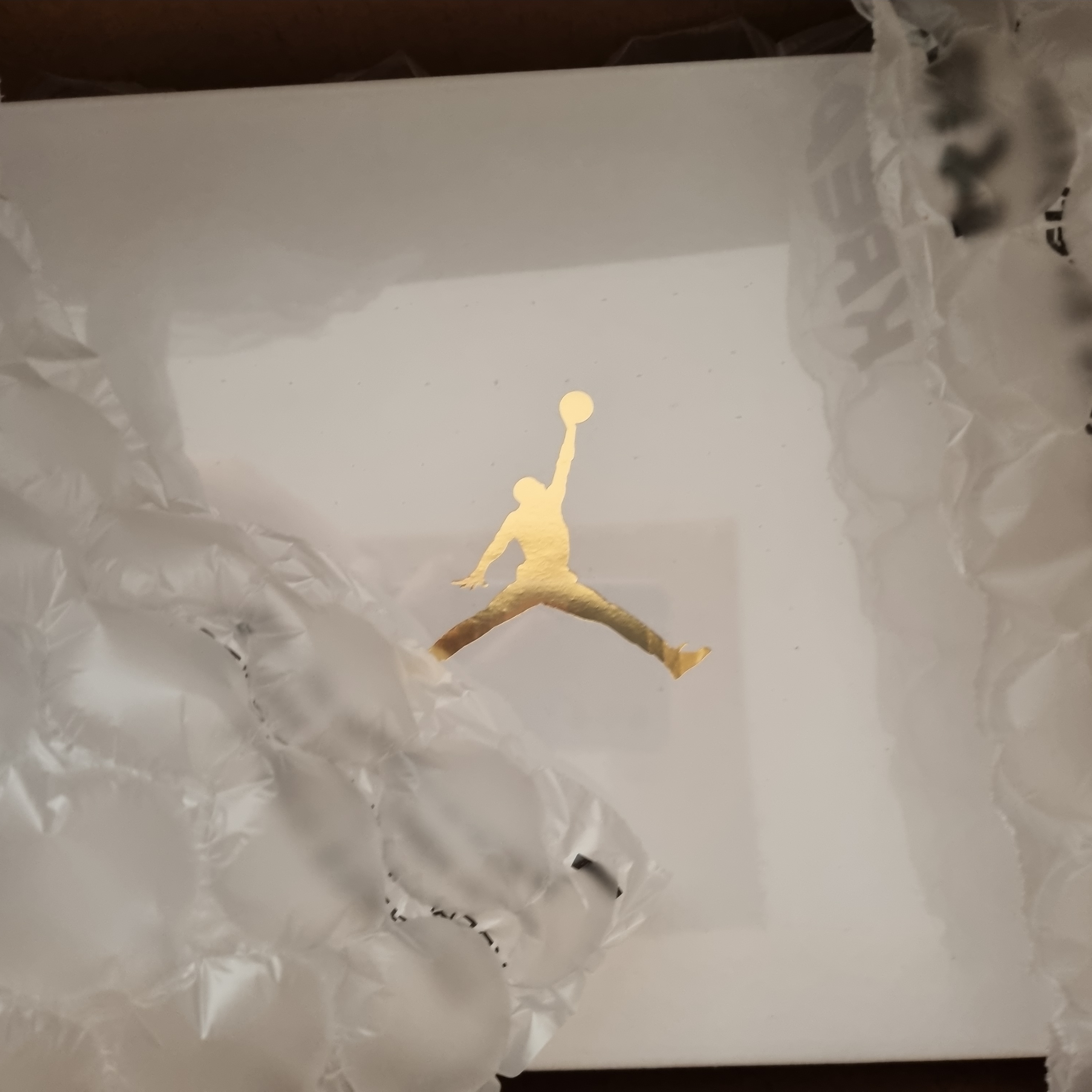 (W) Jordan 1 Mid Black and Gym Red 착용 스타일