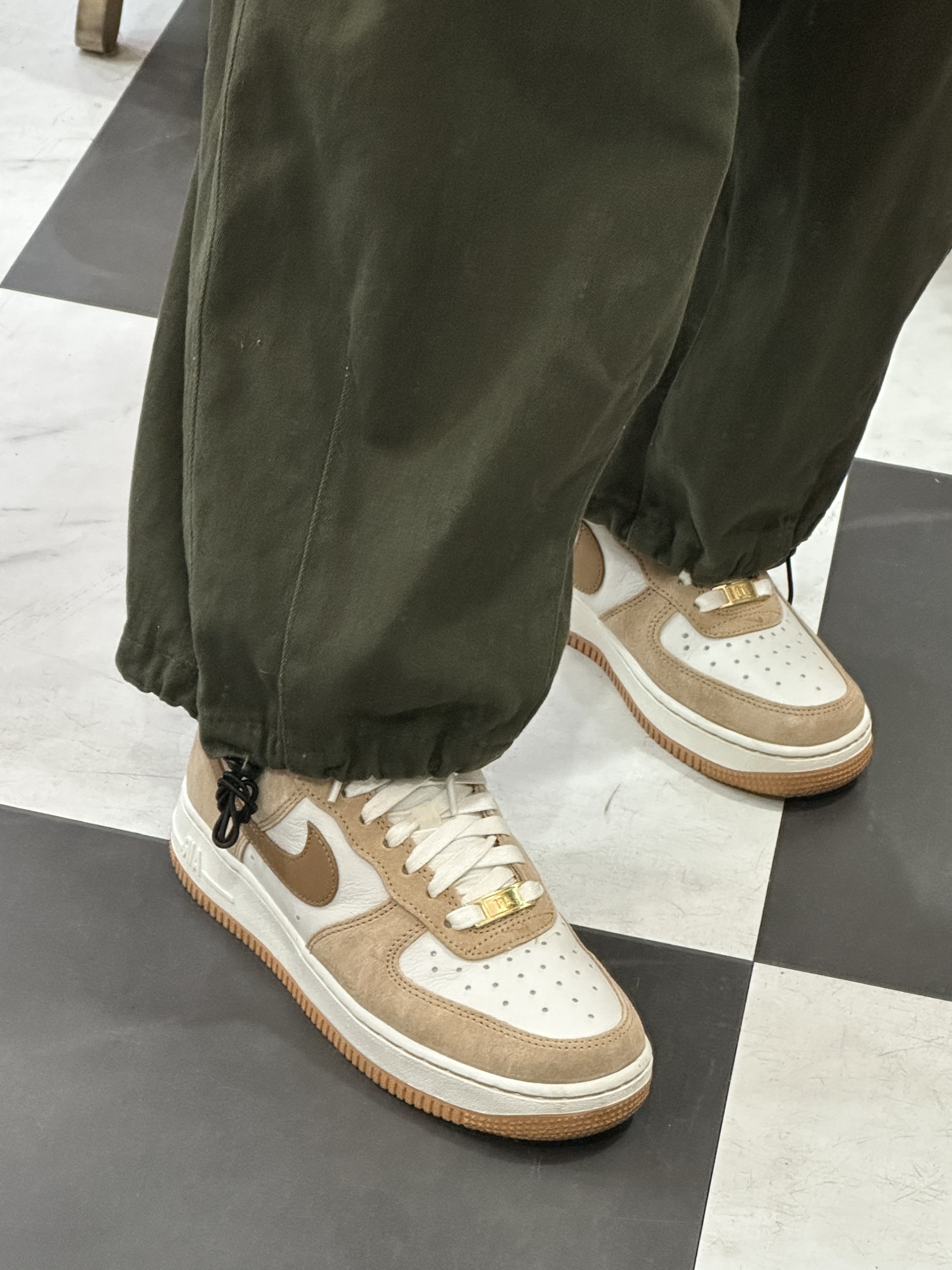(W) Nike Air Force 1 LXX Flax 착용 스타일
