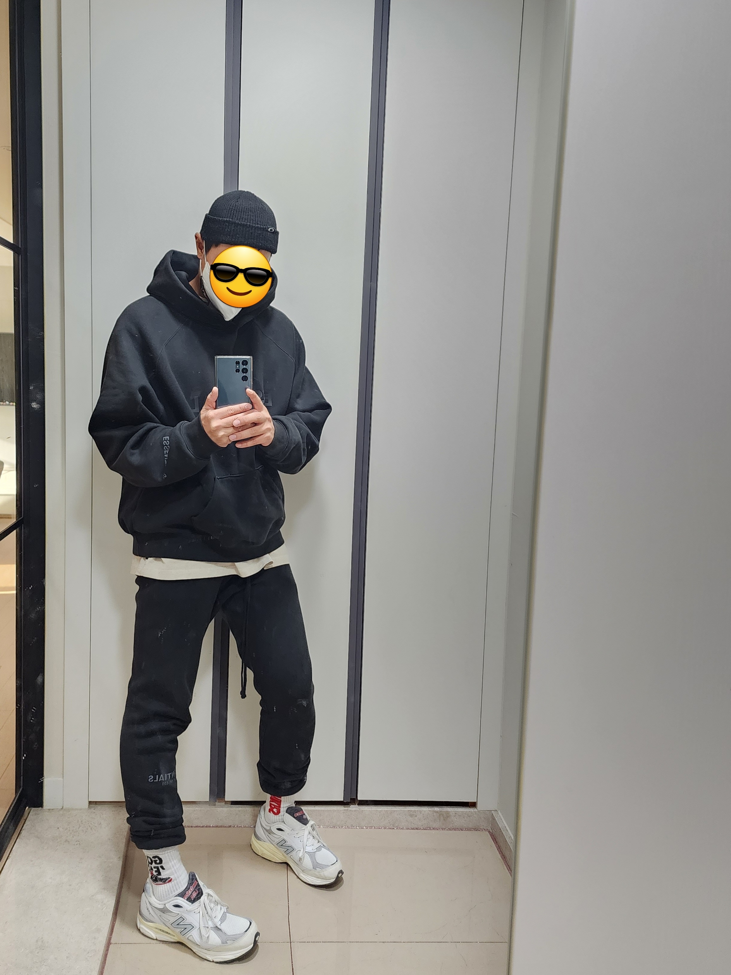 Essentials Sweatpants Dark Slate/Black 2020, Essentials 3D Silicon Applique Pullover Hoodie Dark Slate/Black 2020 착용 스타일 - 2