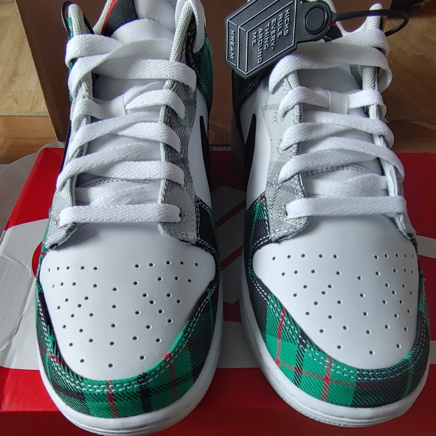 Nike Dunk Low Retro PRM White and Black 착용 스타일 - 1