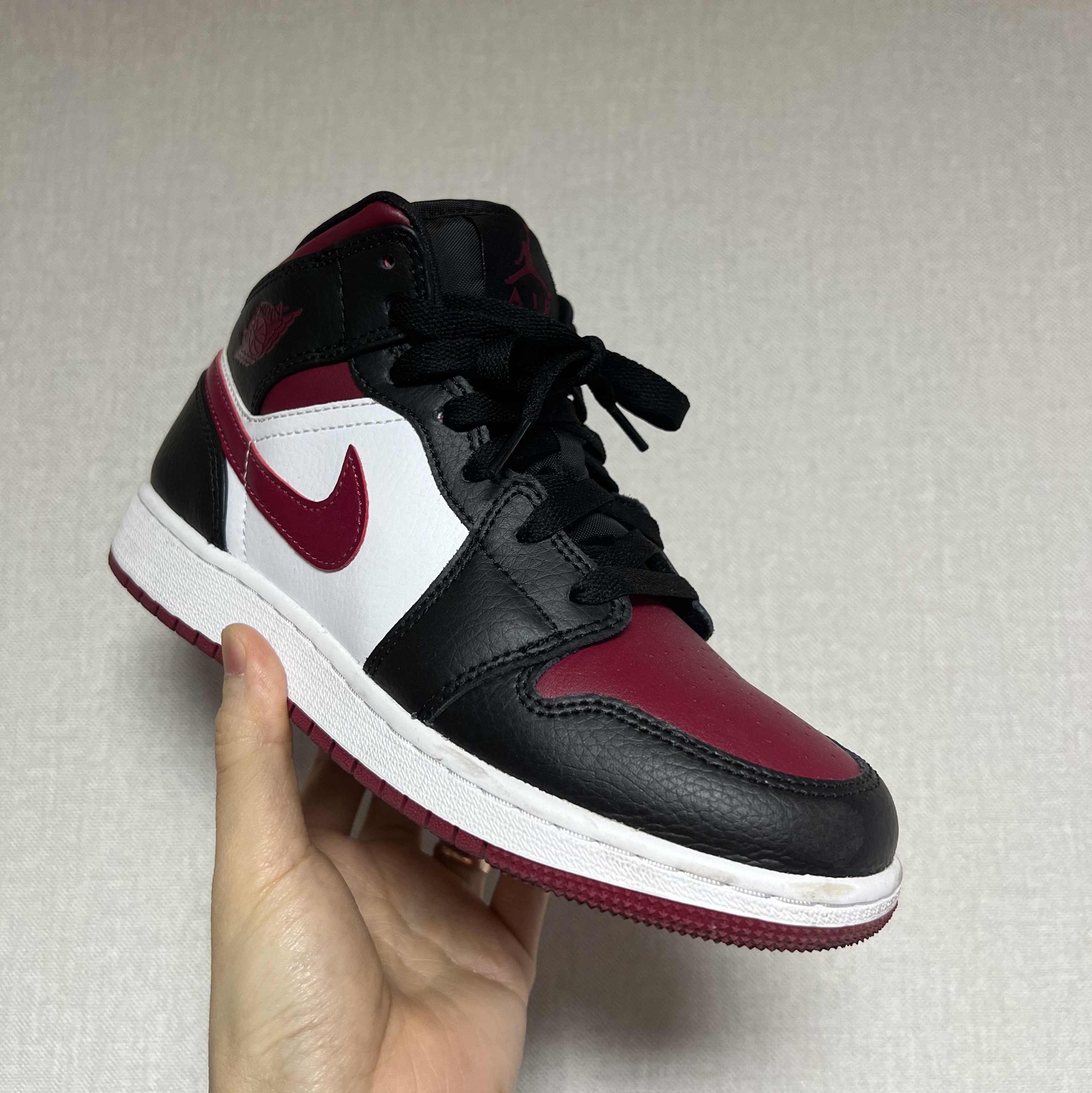 (GS) Jordan 1 Mid Noble Red 착용 스타일 - 1