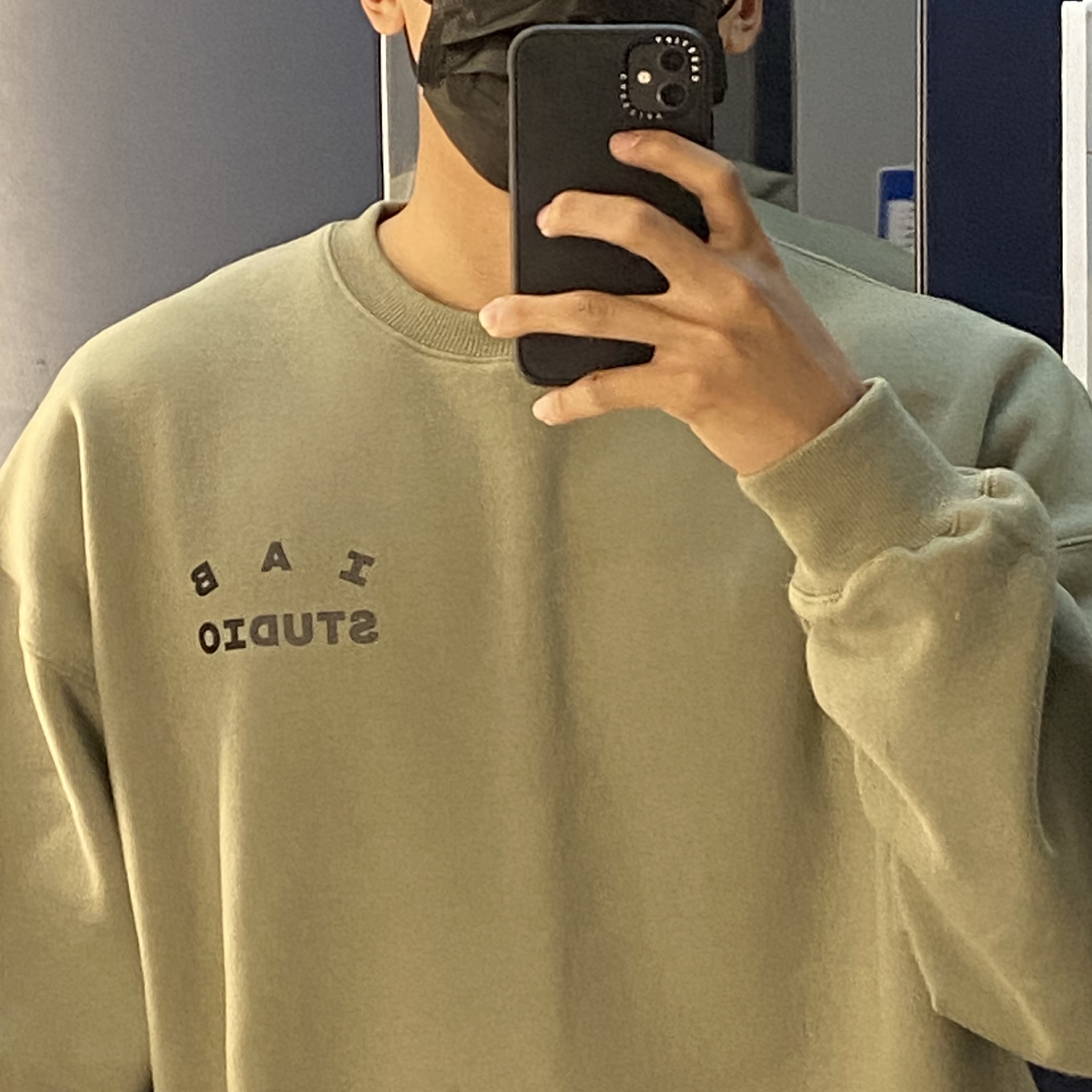 IAB Studio Sweatshirt Olive Green - 19FW 착용 스타일