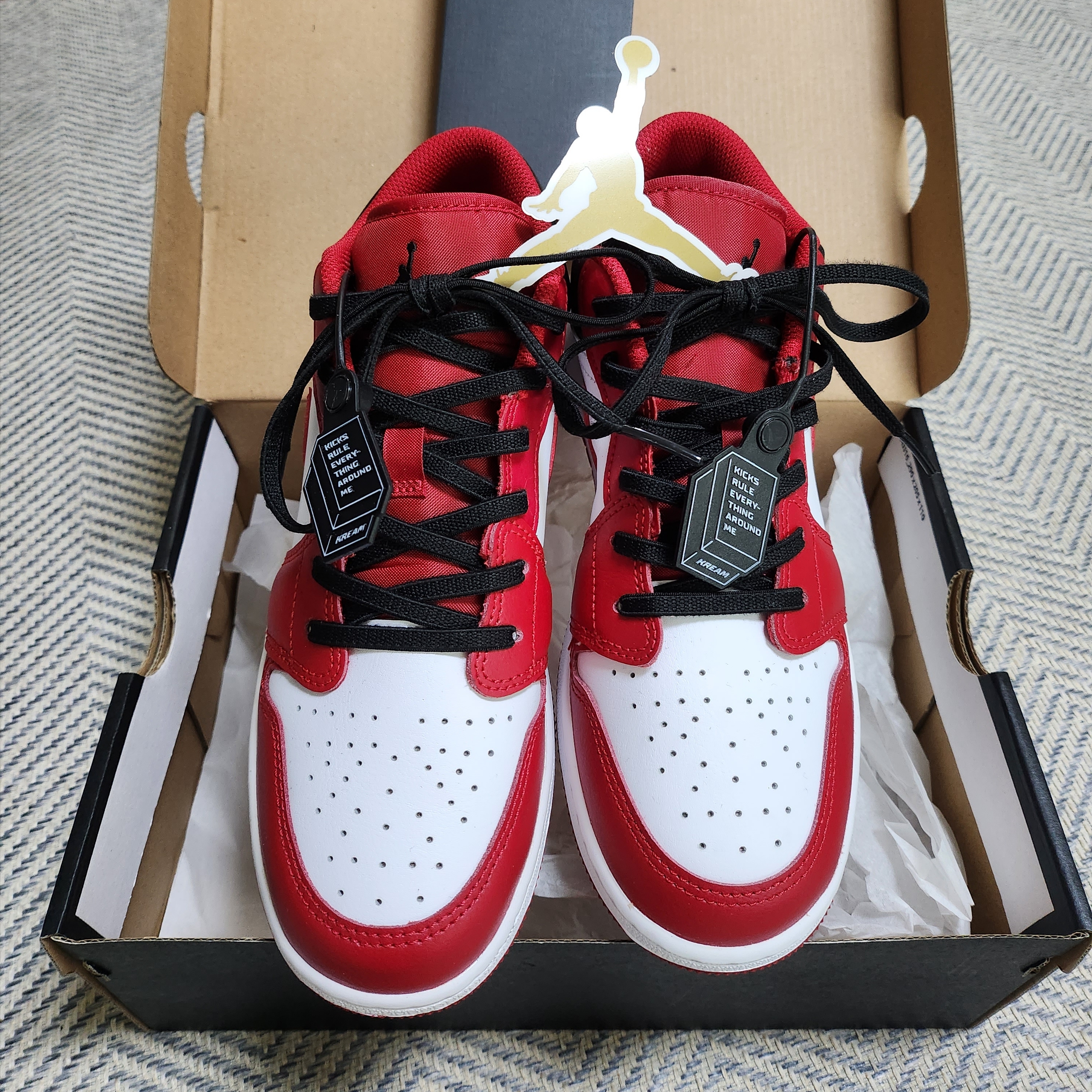 (GS) Jordan 1 Low White Gym Red Black, (GS) Jordan 1 Low Taxi 착용 스타일 - 1