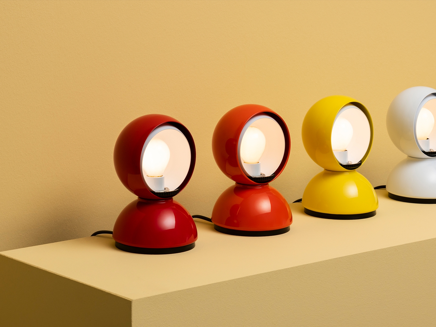 Artemide Eclisse Yellow 착용 스타일
