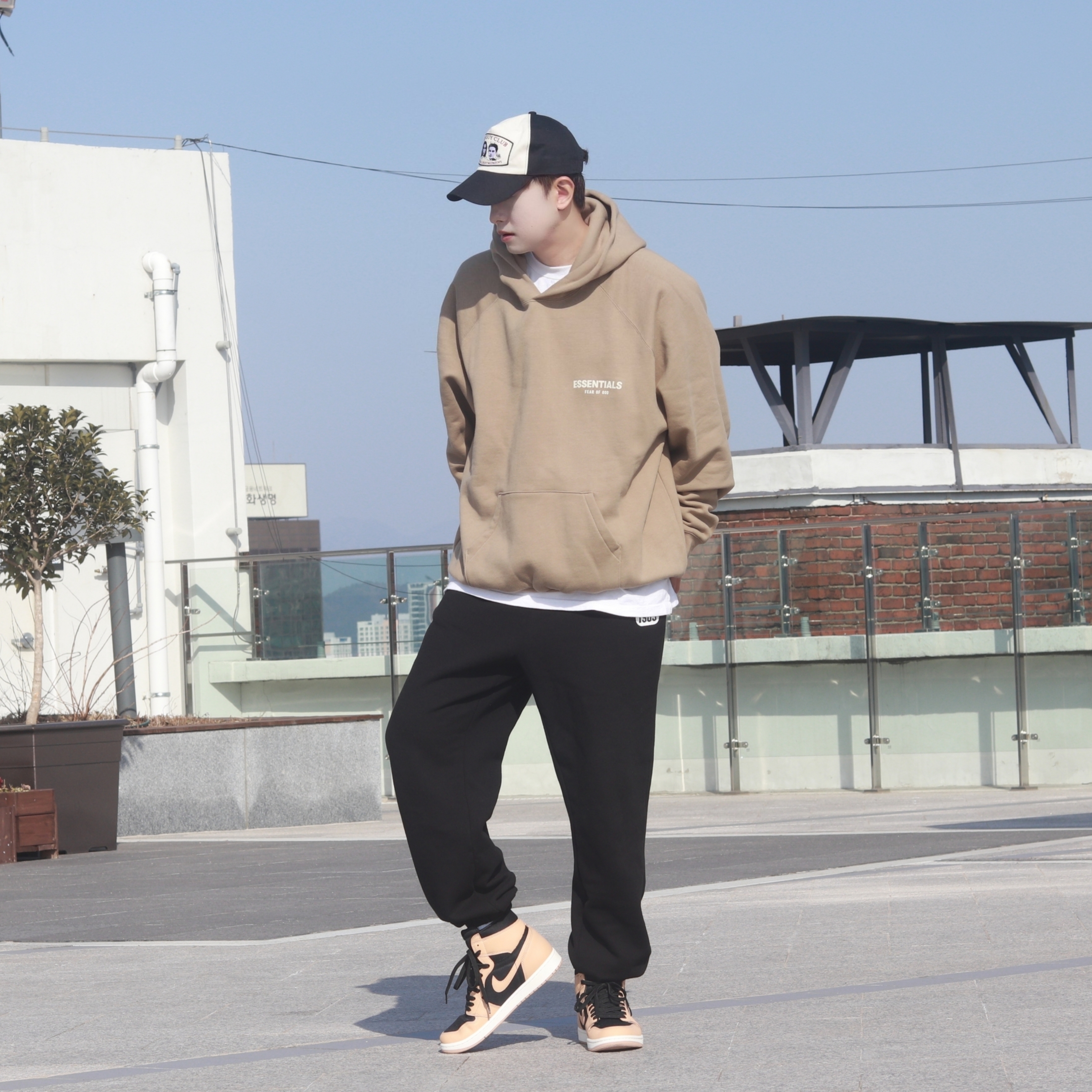 Jordan 1 Retro High OG Vachetta Tan, Essentials Hoodie Oak - 22SS 착용 스타일 - 4