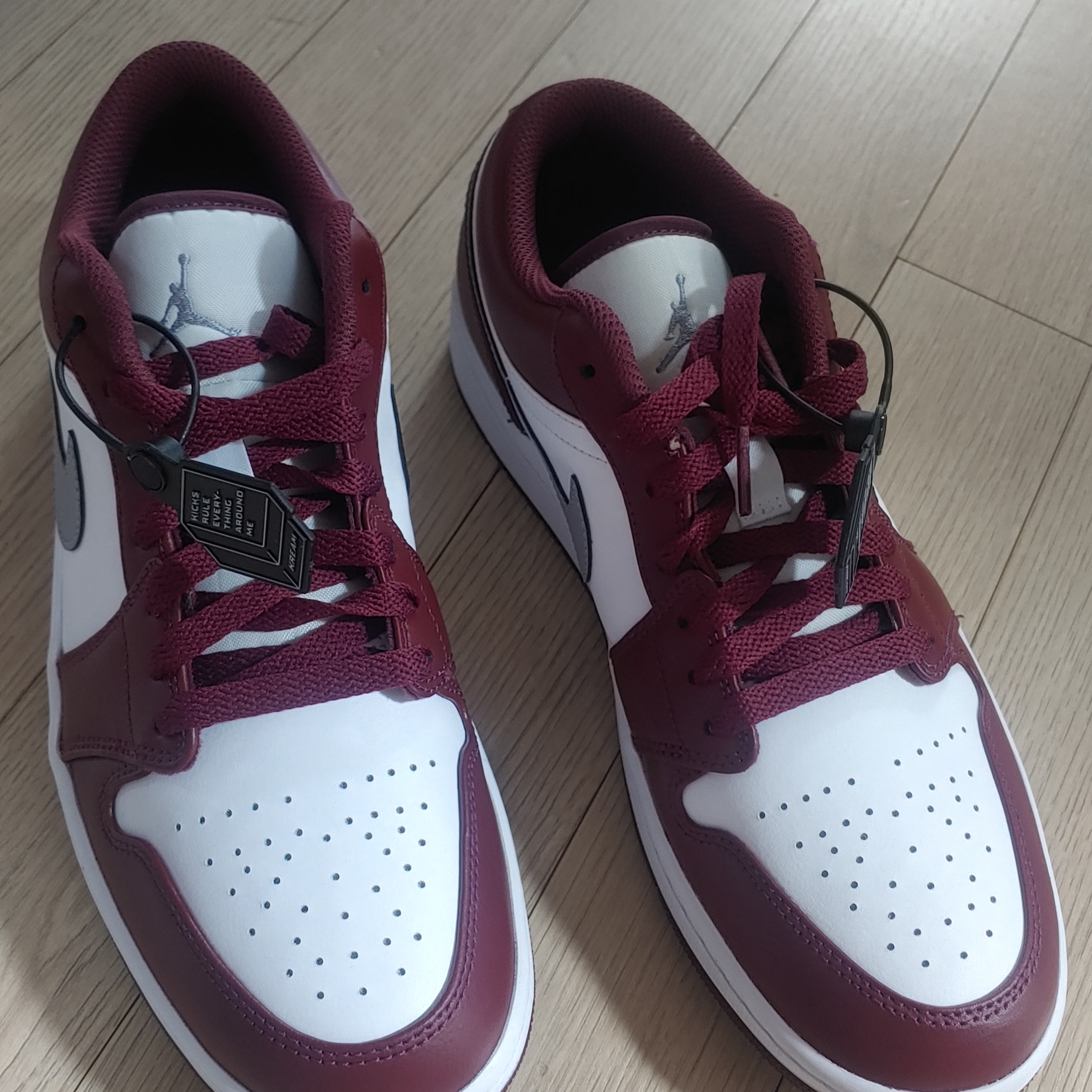 Jordan 1 Low Cherrywood Red 착용 스타일 - 2