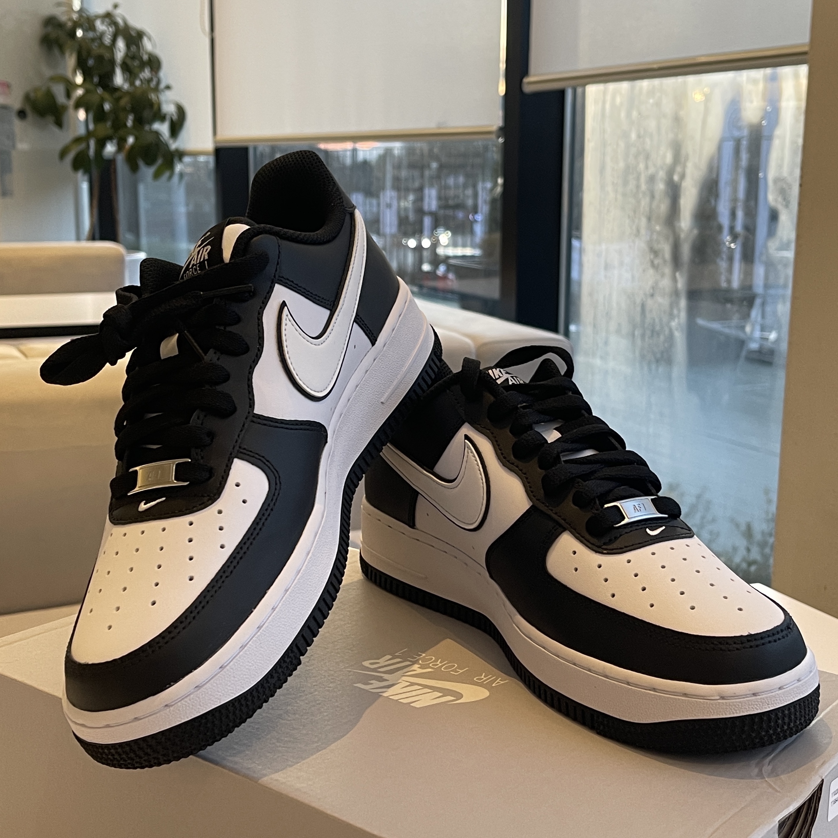 Nike Air Force 1 '07 Black White 착용 스타일 - 2