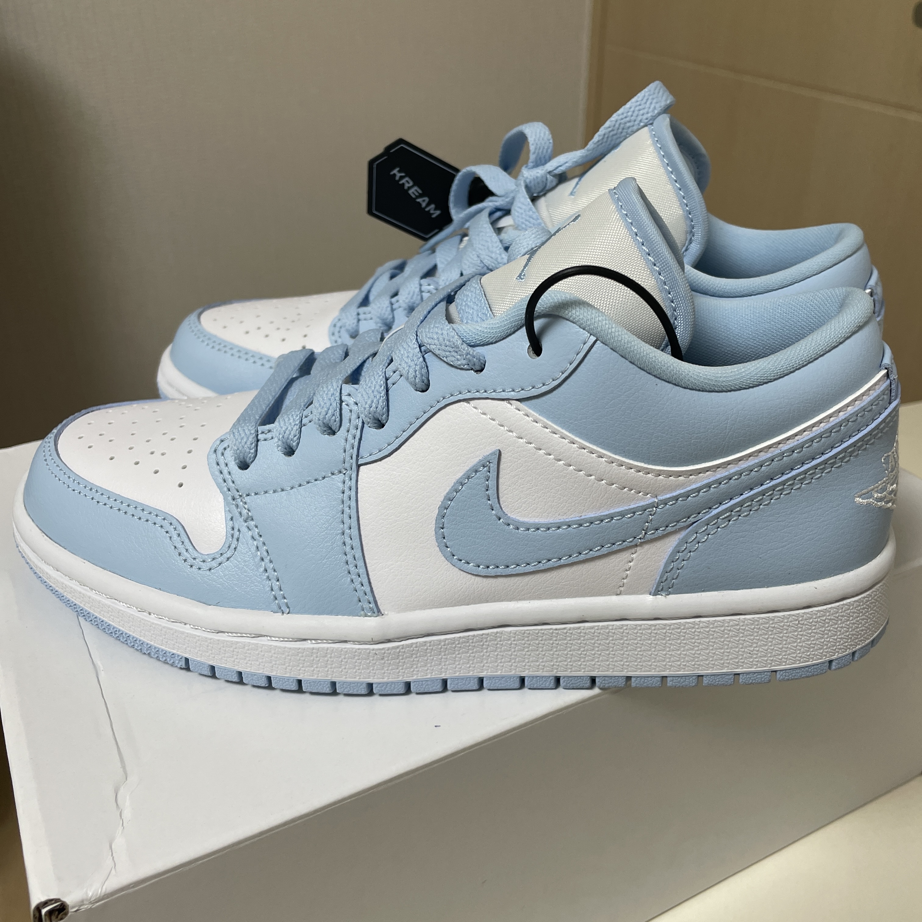 (W) Jordan 1 Low White Ice Blue 착용 스타일